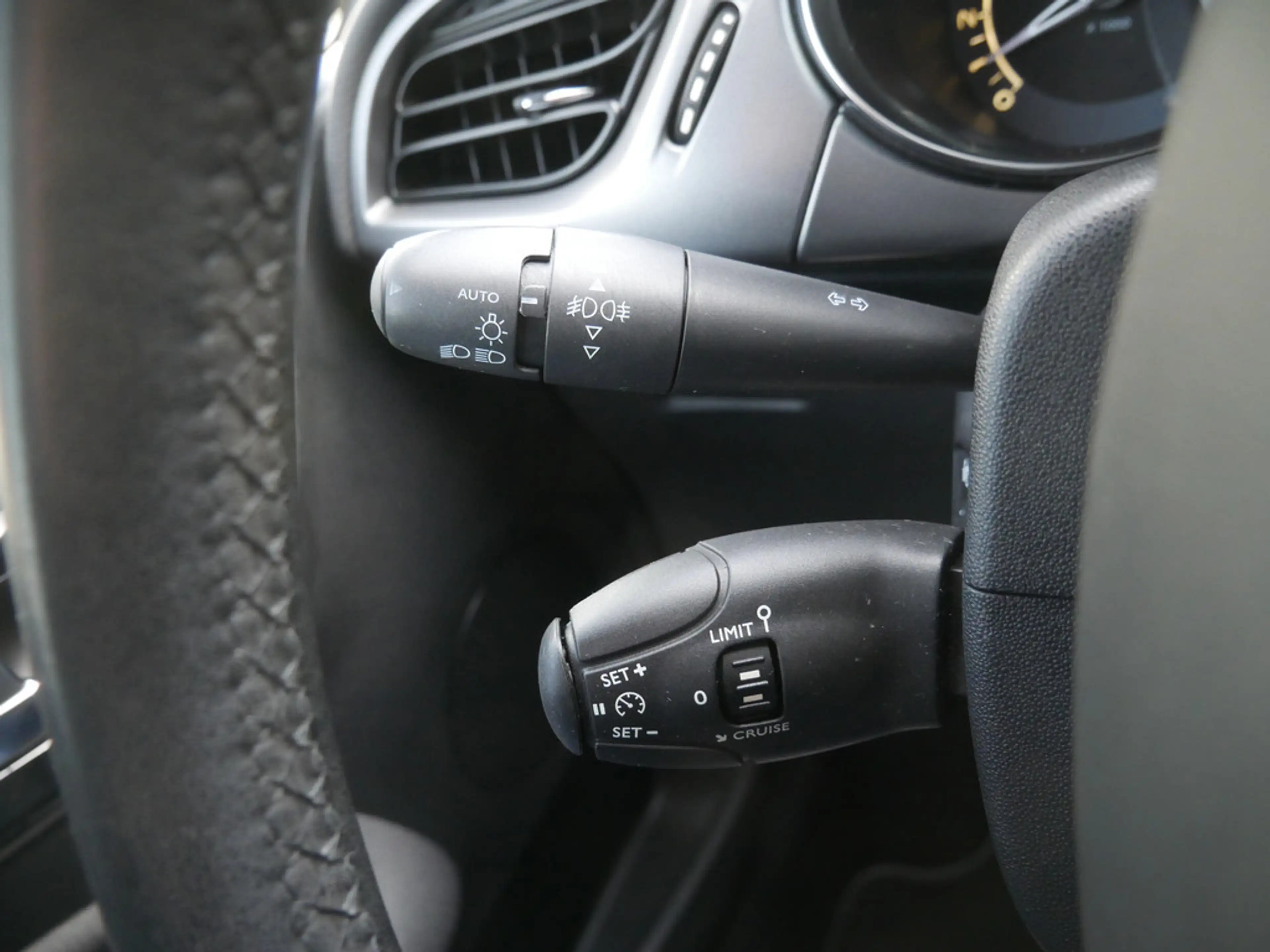 DS Automobiles DS 3 Cabrio THP 165 SoParis KAMERA NAVI LED — photo 13