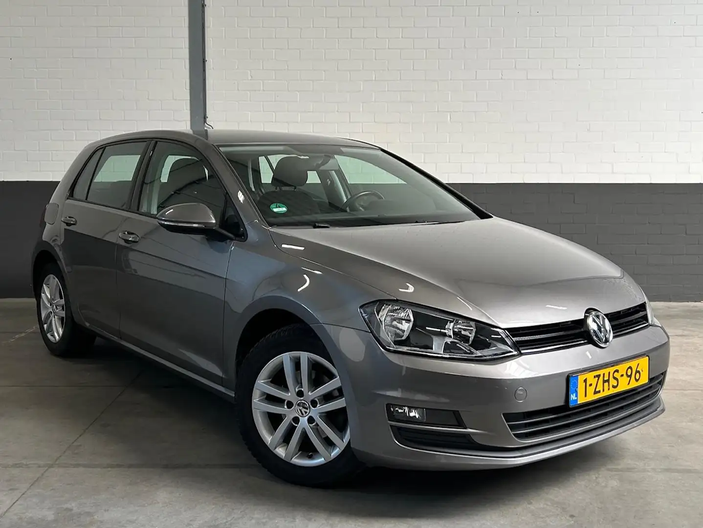 Volkswagen Golf 1.2 TSI, airco, multimediascherm, Grijs - 2