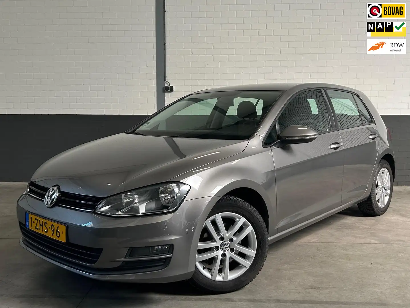 Volkswagen Golf 1.2 TSI, airco, multimediascherm, Grijs - 1