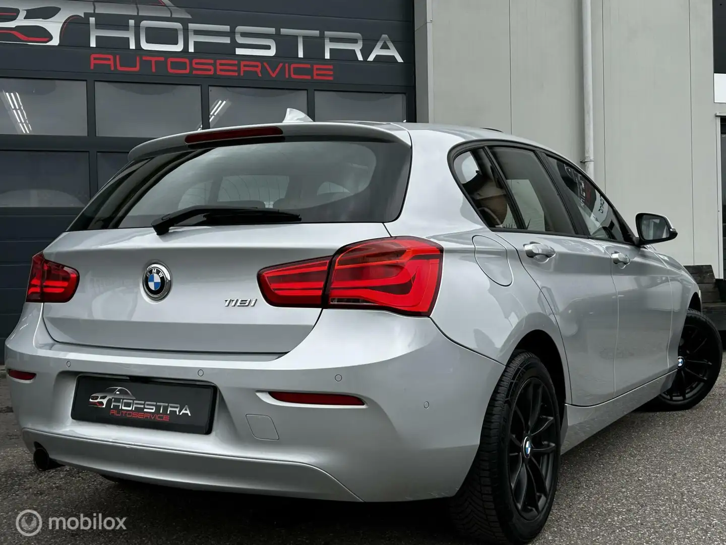 BMW 118 1-serie 118i Aut. GR-Navi Dakje Leer HK-Sound Stoe Grijs - 2