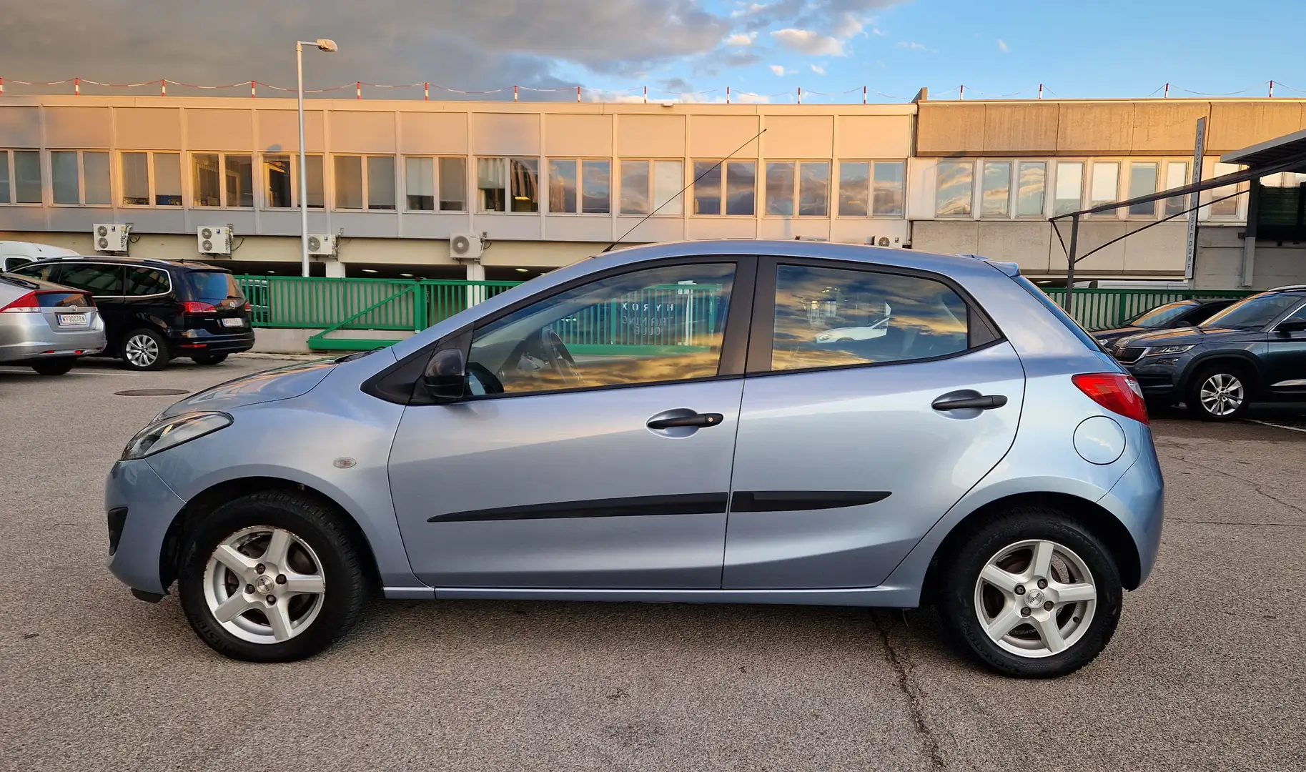 Mazda 2 1.3i CE Pro Blau - 2