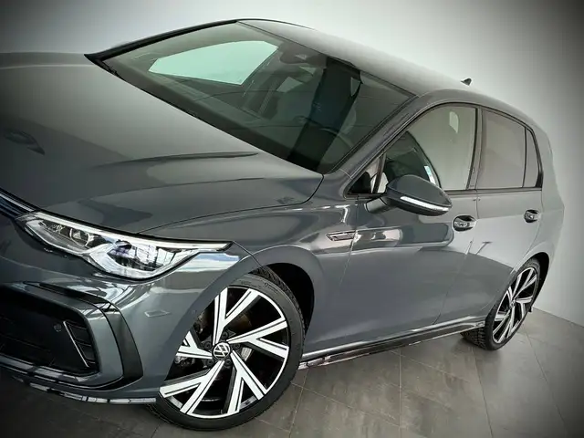 Volkswagen Golf view 3