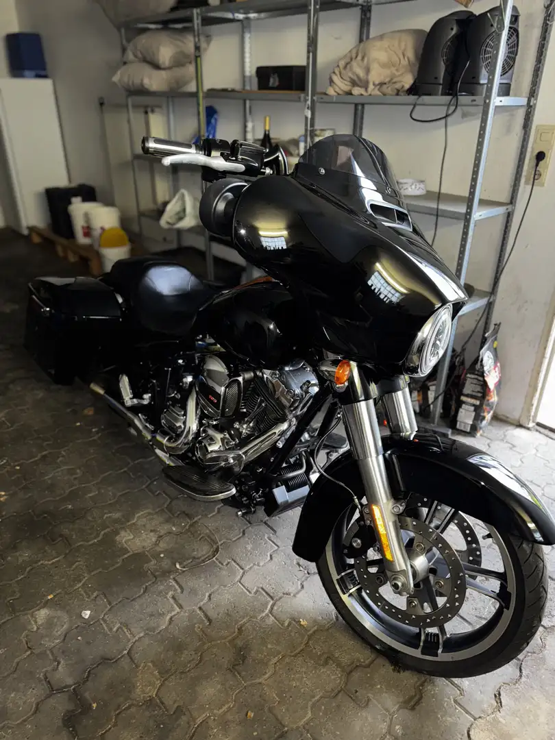 Harley-Davidson Street Glide CVO Umbau Negru - 2