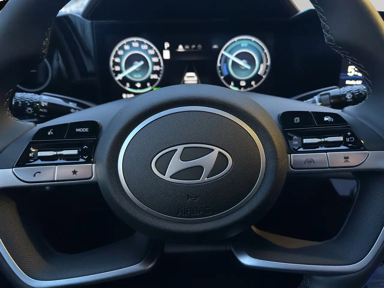 Hyundai ELANTRA снимка Hyundai ELANTRA