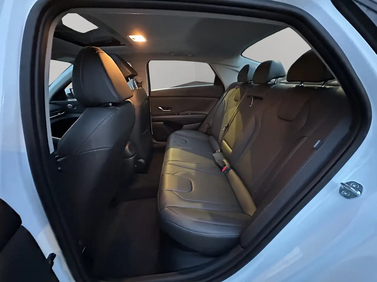 Hyundai ELANTRA снимка Hyundai ELANTRA