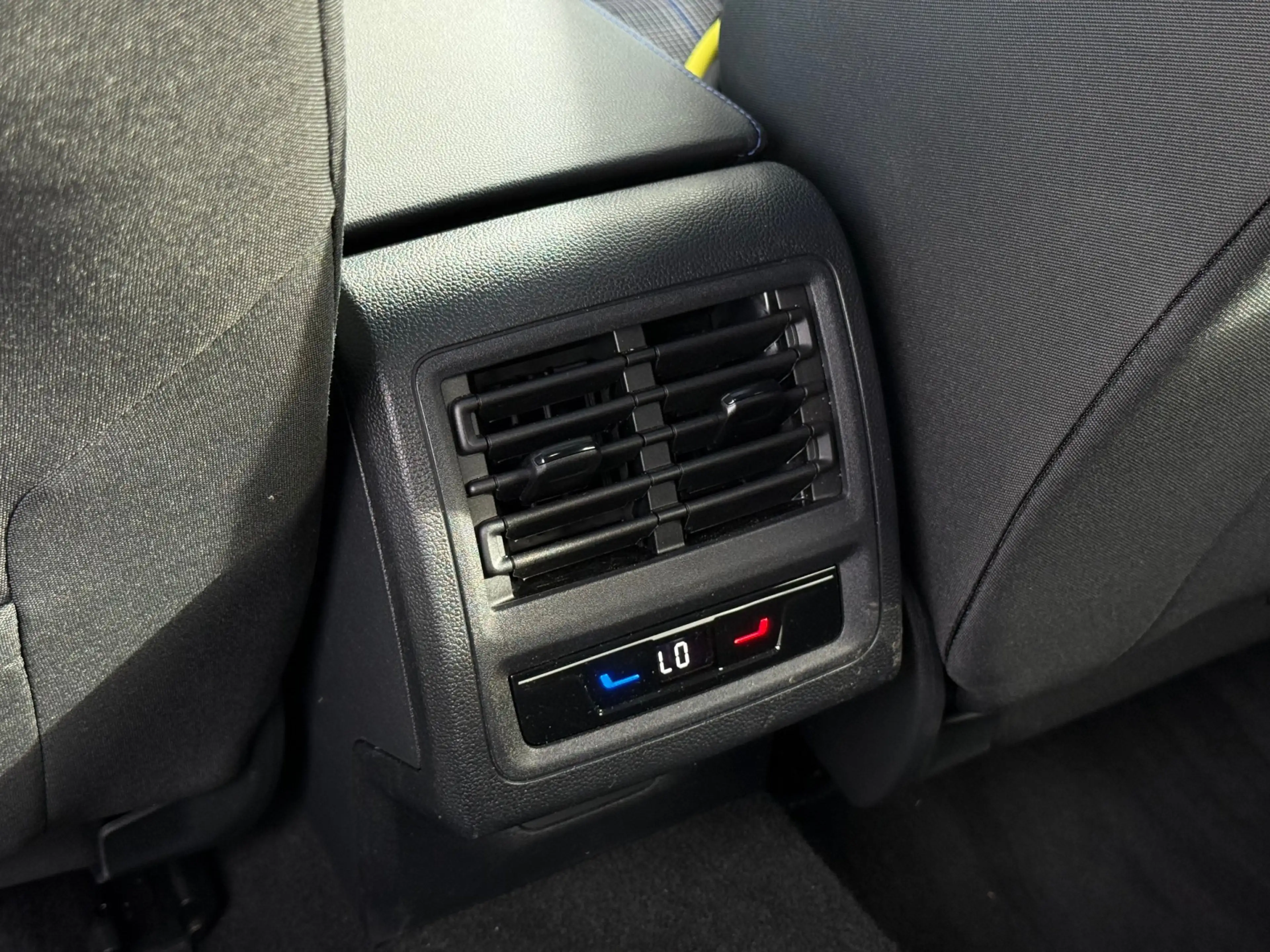Volkswagen Golf GTE 1.5 eHybrid | Trekhaak | HUD | Pano | Keyless — photo 17
