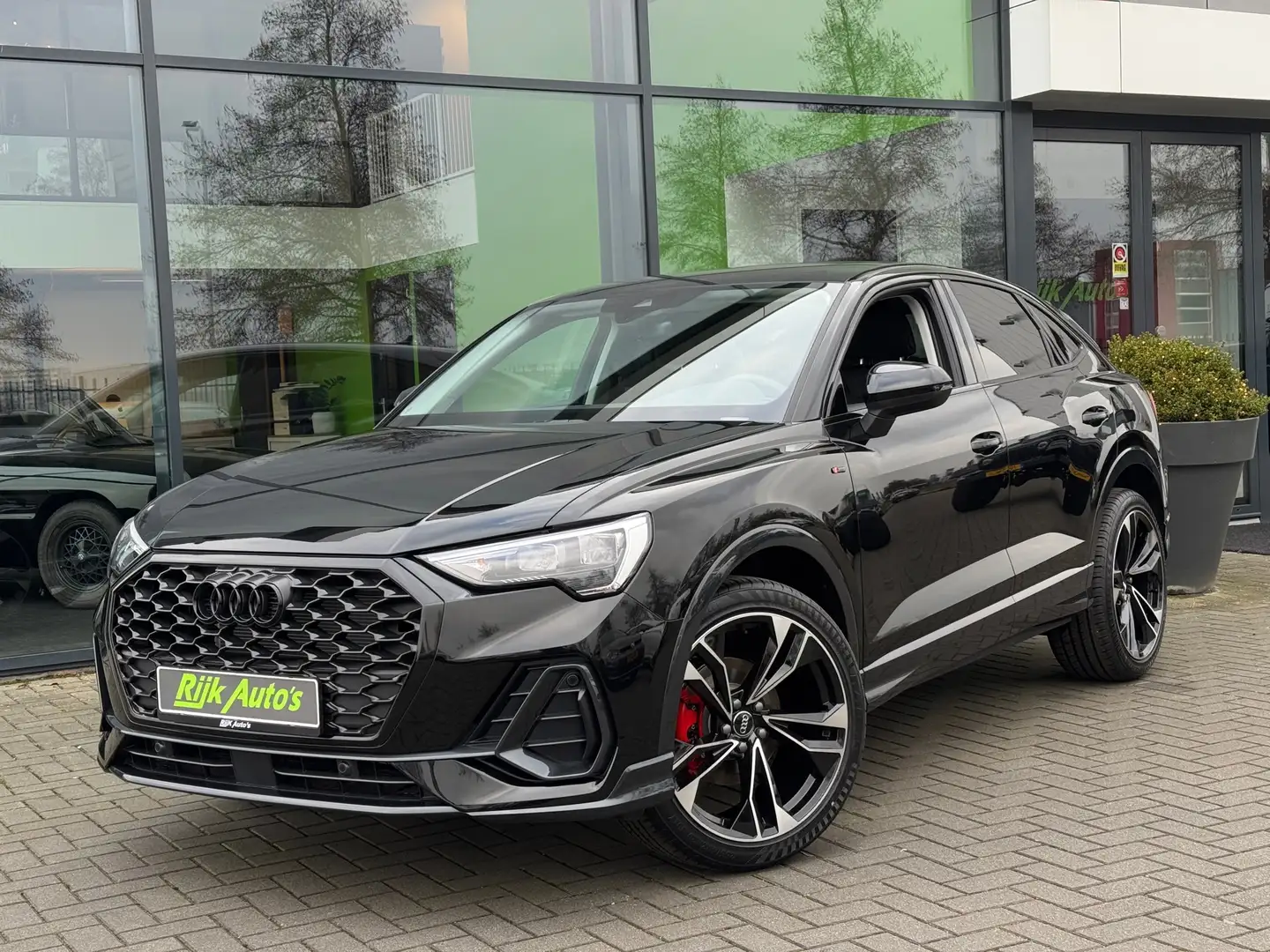 Audi Q3 Sportback 35 TFSI Advanced Edition EXPORT PRIJS EX Чорний - 2
