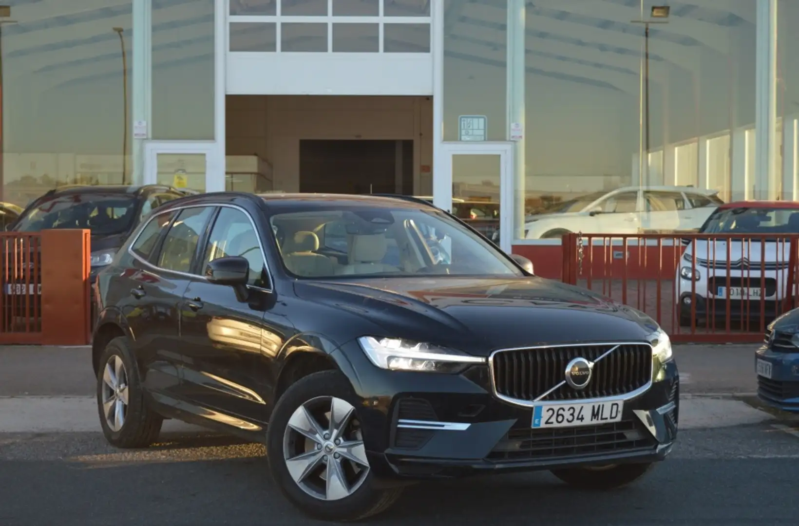 Volvo XC60 B4 Plus Dark Negro - 2