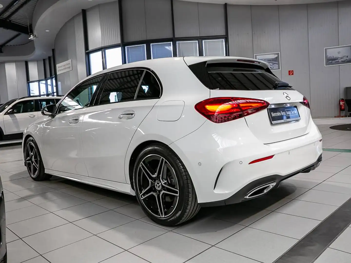 Mercedes-Benz A 220 d AMG LINE PREMIUM AHK NIGHT AMBIENTE Weiß - 2