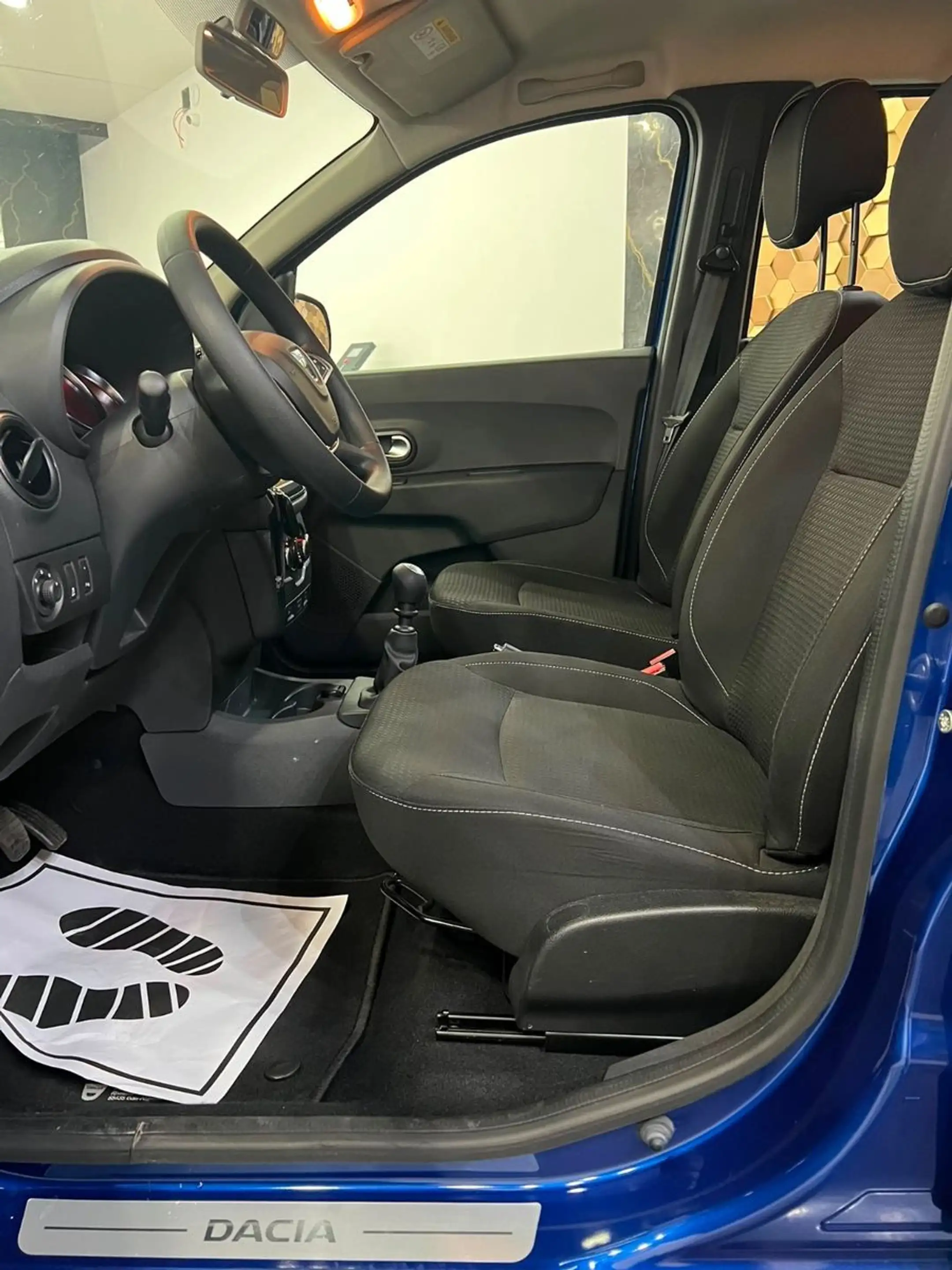 Dacia Lodgy Comfort /Navi/Klima/PDC/1.Hand/ — photo 8