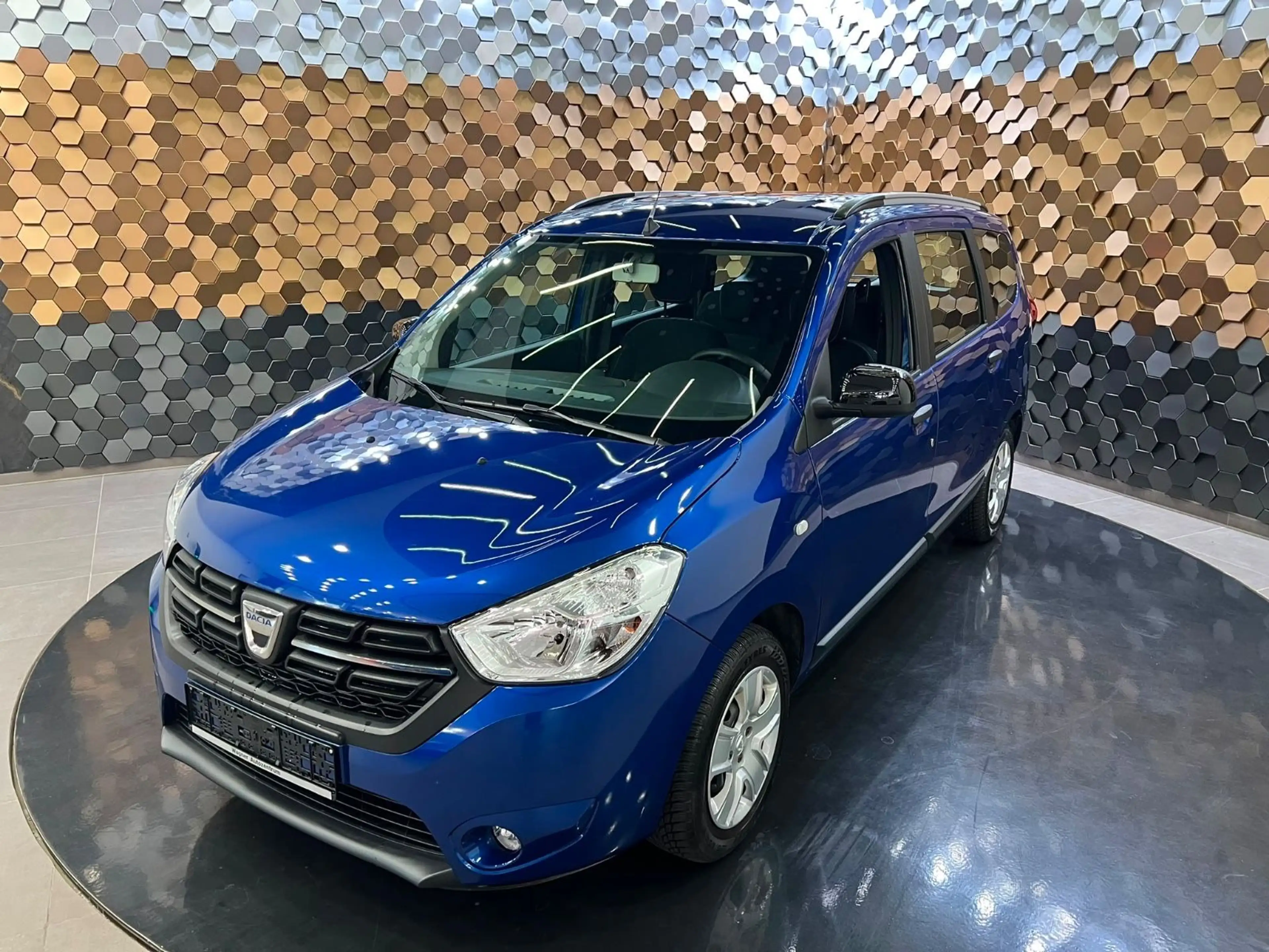 Dacia Lodgy Comfort /Navi/Klima/PDC/1.Hand/
