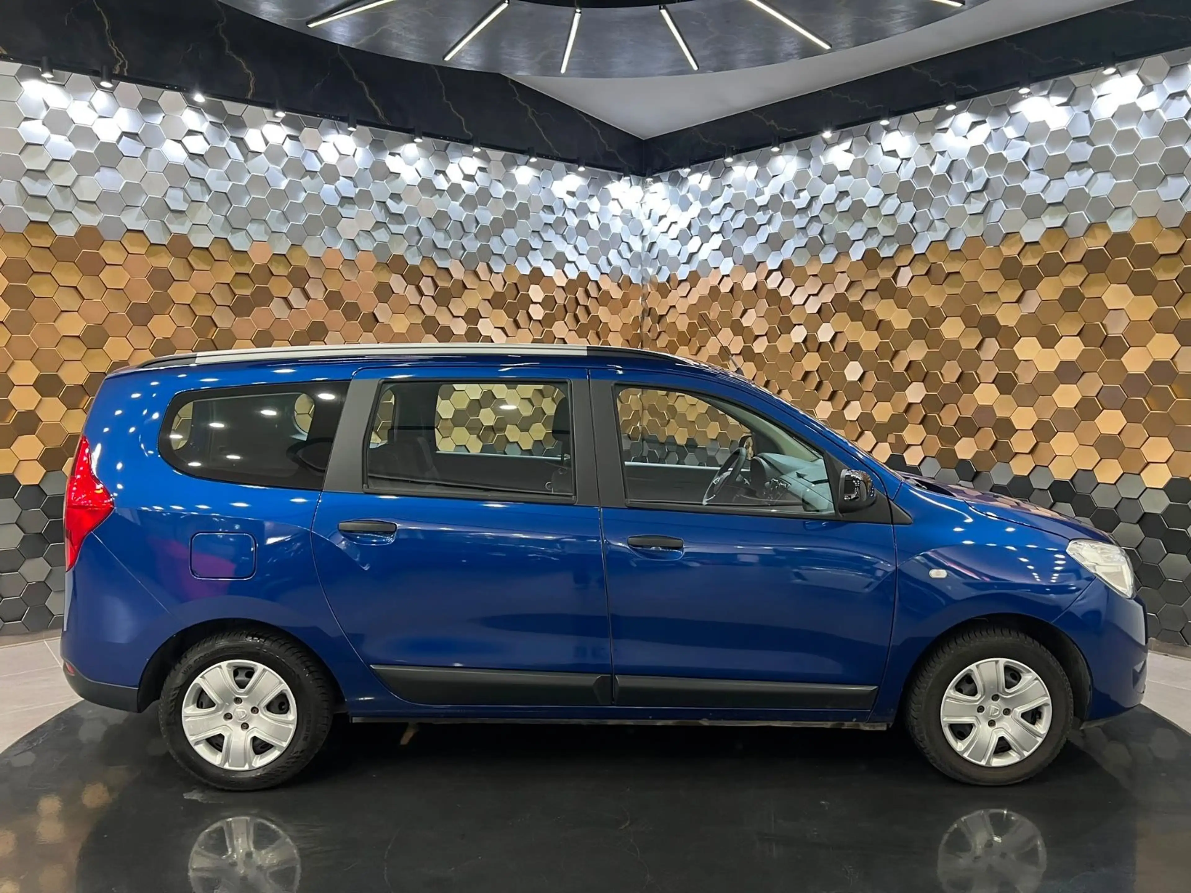 Dacia Lodgy Comfort /Navi/Klima/PDC/1.Hand/ — photo 9