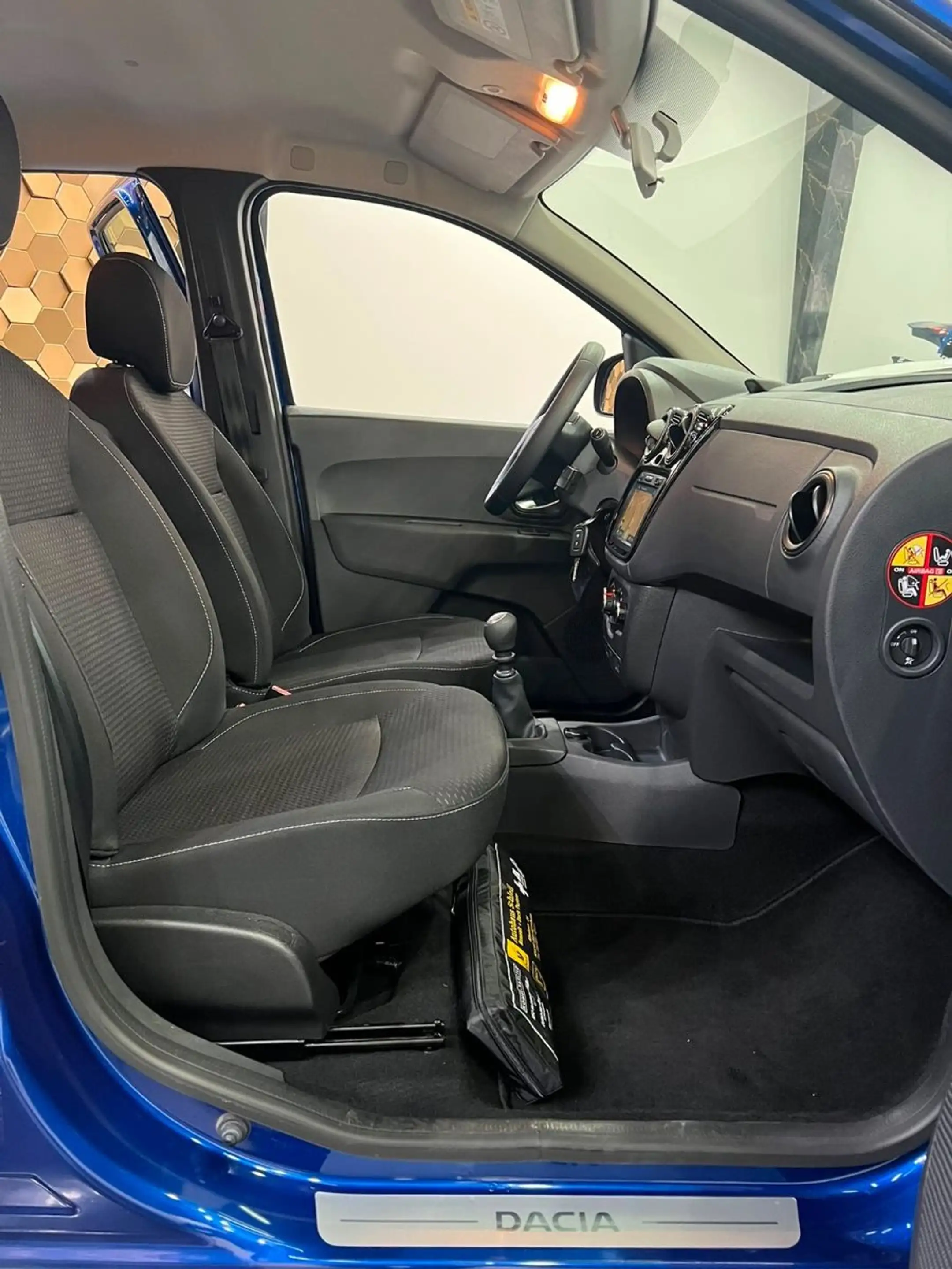 Dacia Lodgy Comfort /Navi/Klima/PDC/1.Hand/ — photo 11