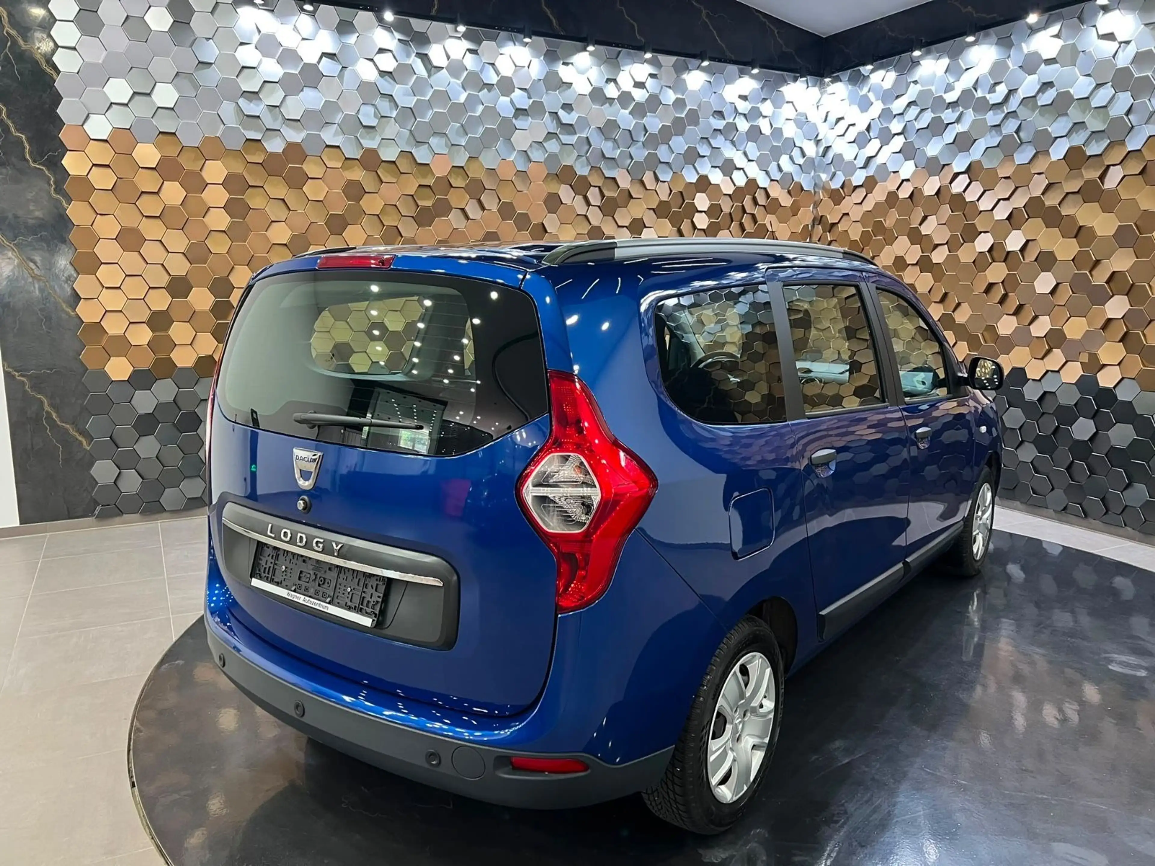 Dacia Lodgy Comfort /Navi/Klima/PDC/1.Hand/ — photo 2