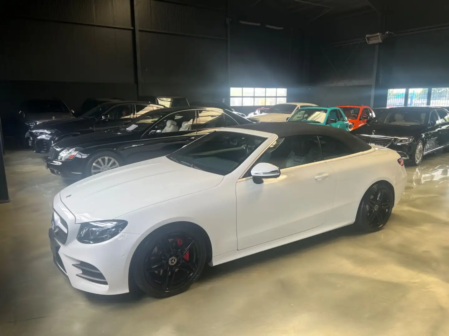 Mercedes-Benz E 220 d Cabrio AMG-SPORTPAKET/AIRSCARF/WIDESCREEN Weiß - 1