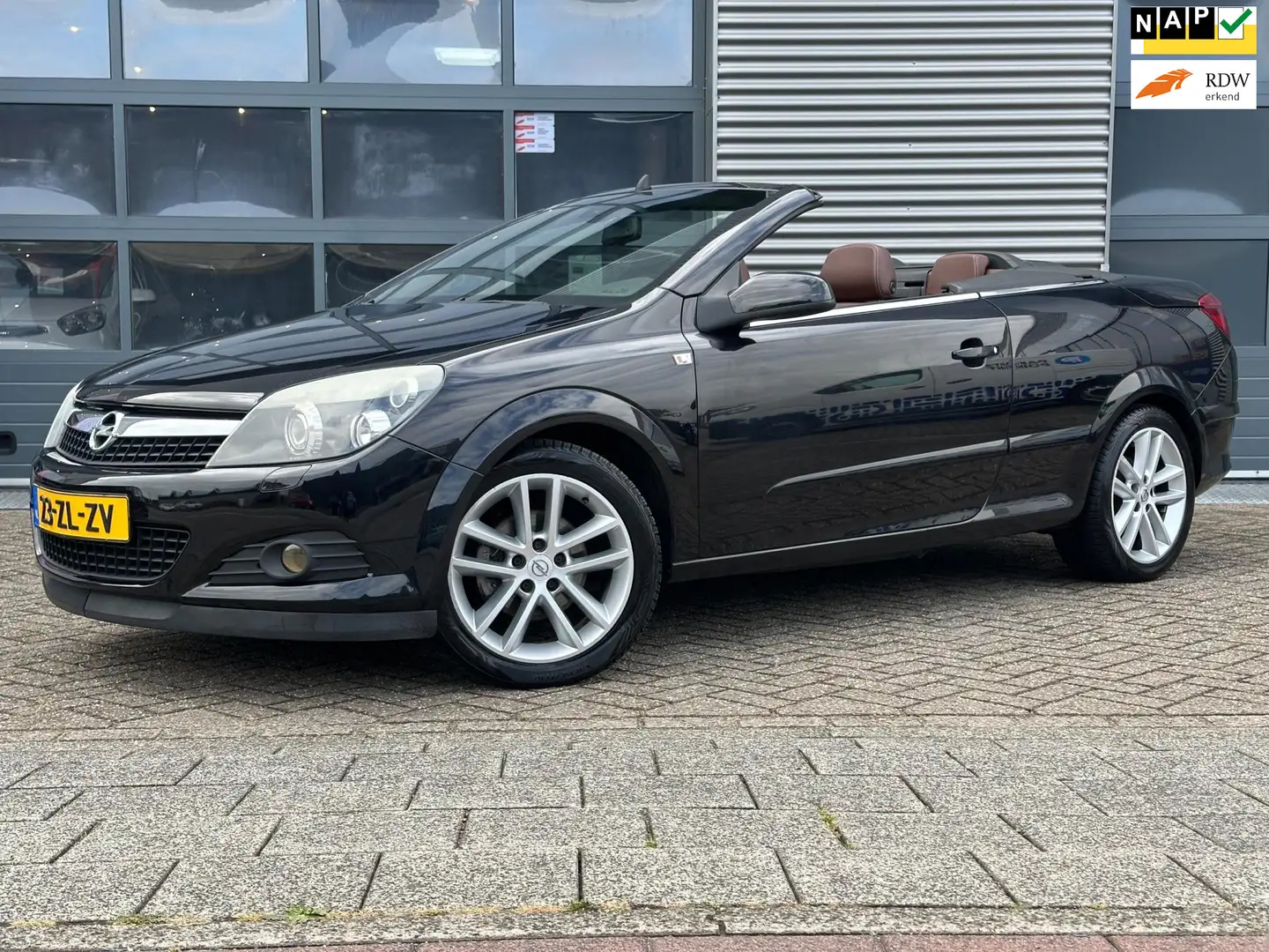 Opel Astra TwinTop 1.8 Temptation | CRUICECR | Cabrio | PDC | Noir - 1