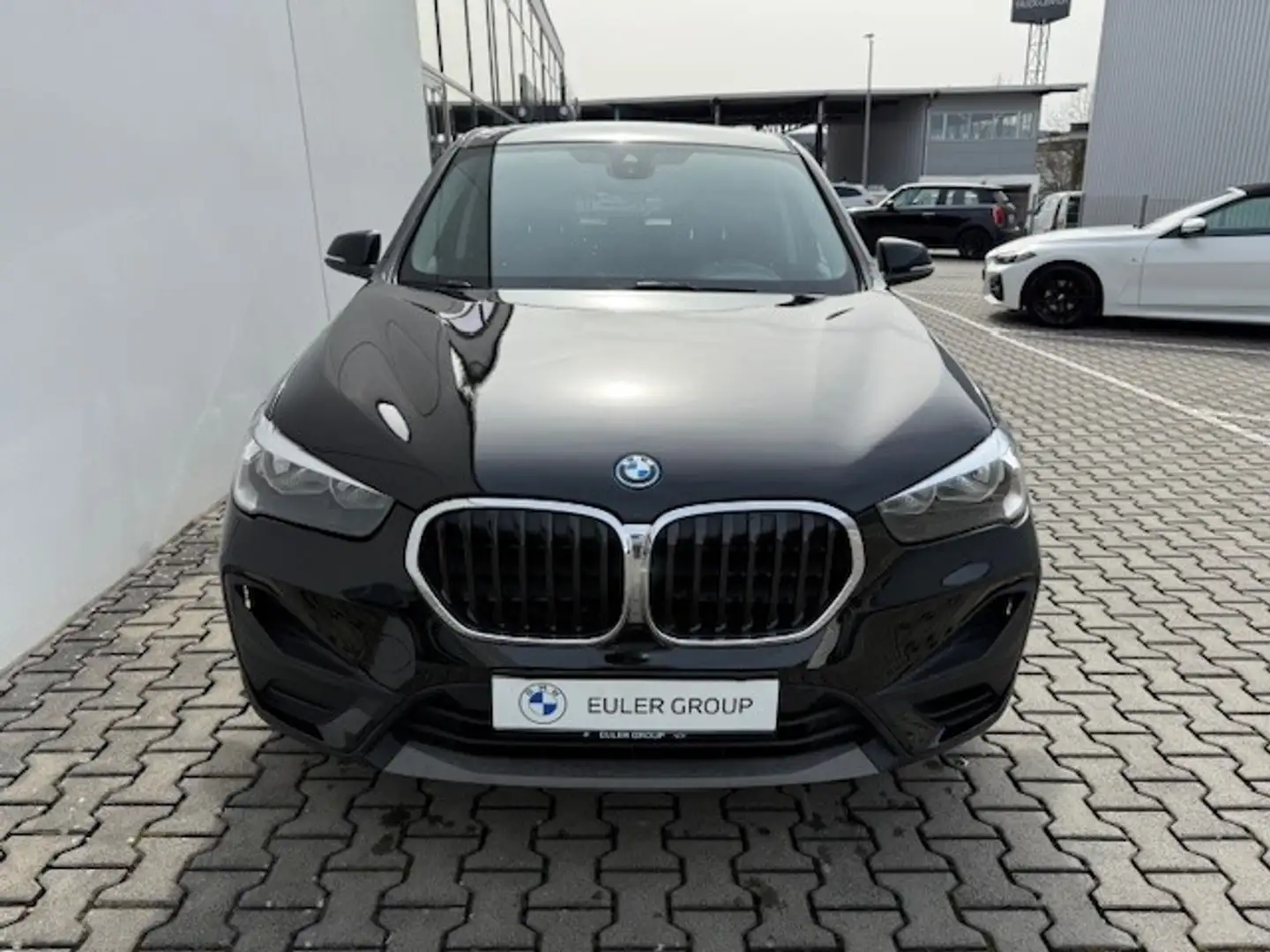 BMW X1 xDrive 25e AHK LMR SHZ PDC DAB elektr Heckkl Noir - 2