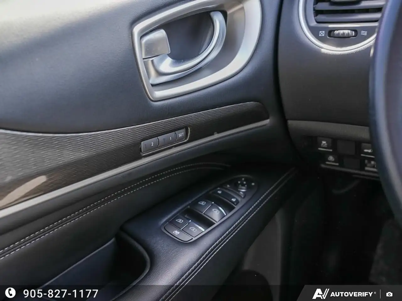 Infiniti QX60 снимка Infiniti QX60