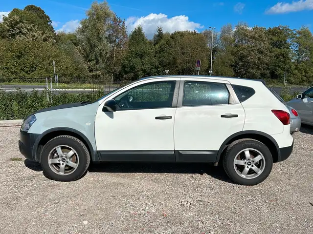 Nissan Qashqai view 2