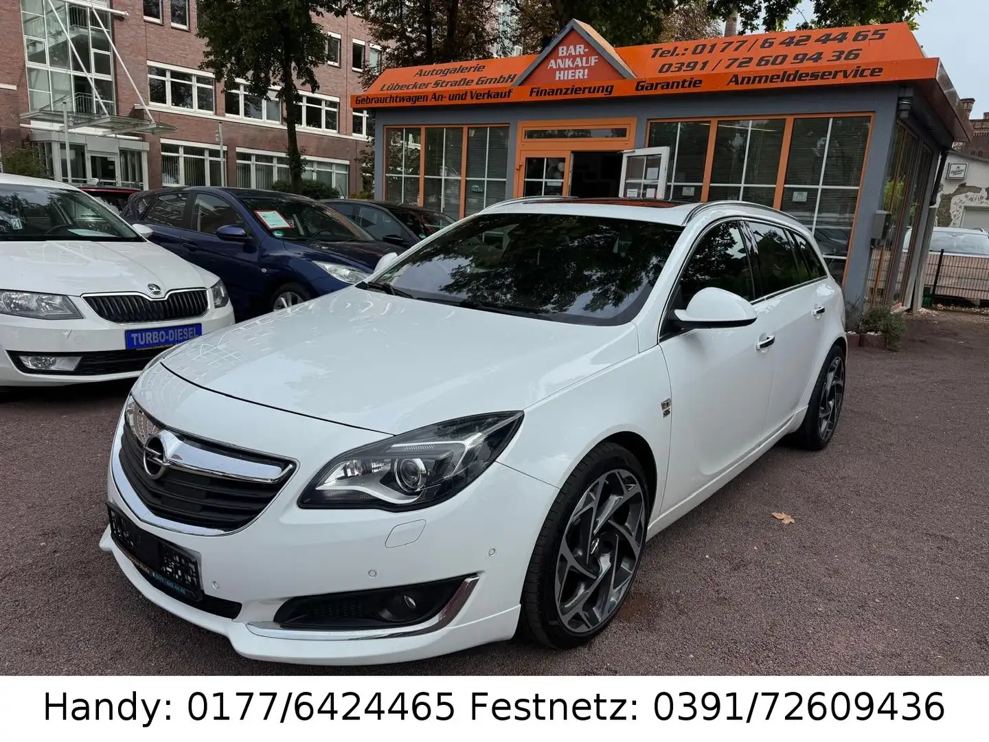 Opel Insignia Sports Tourer/XENON/NAVI/LEDER/PDC/SHZ Weiß - 1