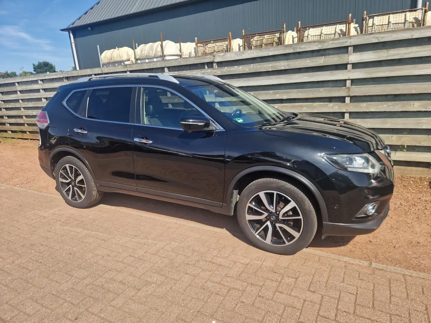 Nissan X-Trail 1.6 DIG-T N-Connecta Panoramadak Noir - 1