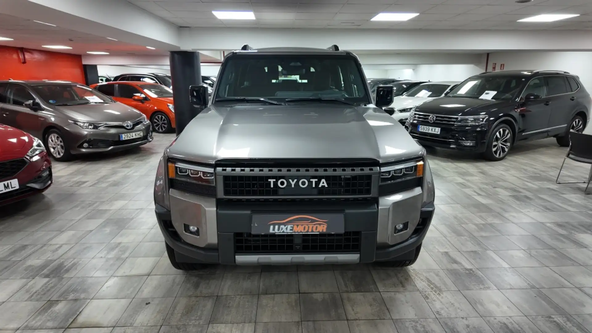 Toyota Land Cruiser 250 VXL Aut. Plateado - 2