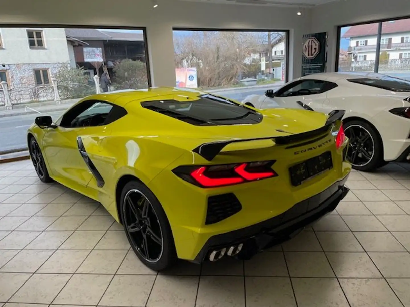Corvette C8 Coupe 3LT "70 Anniversary" Amarillo - 2