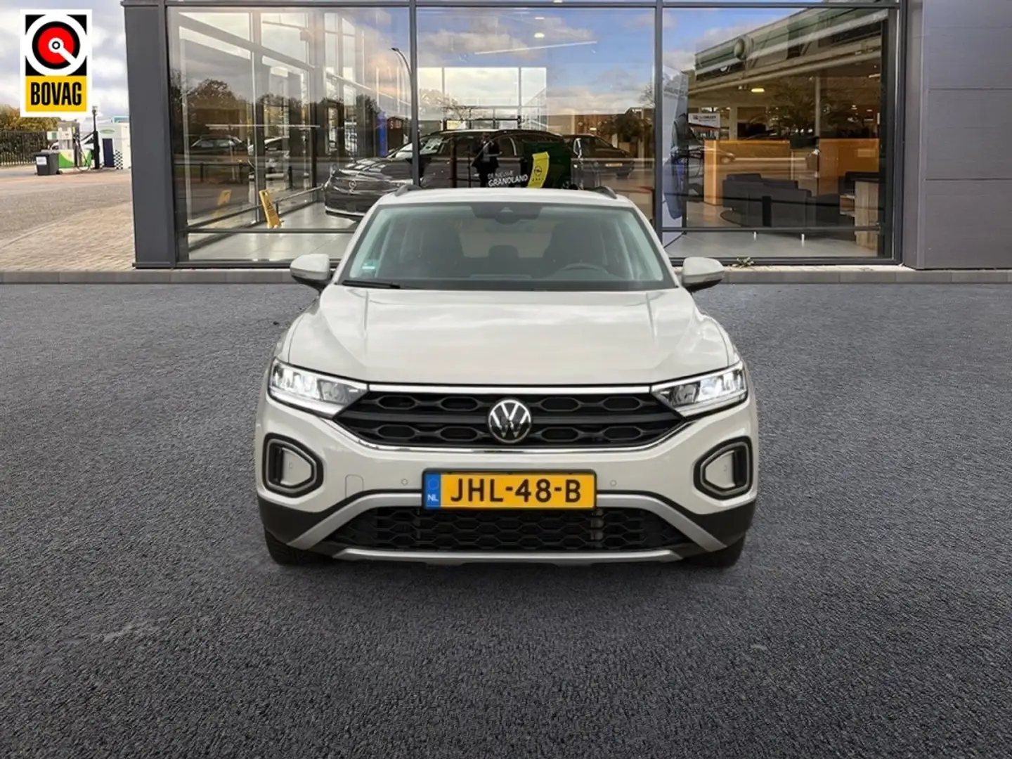 Volkswagen T-Roc 1.5 TSI Life Business | Trekhaak | Navi | Stoelver Grijs - 2