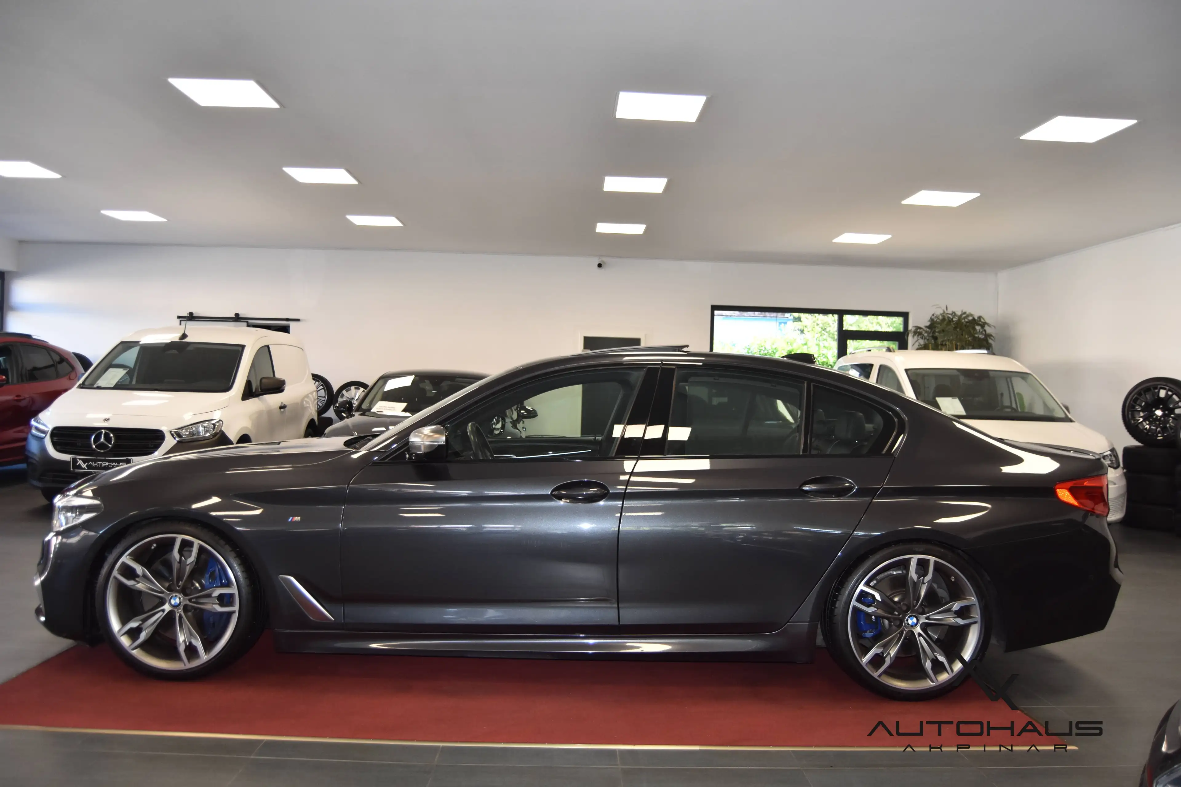 BMW M550 d xDrive LASER HuD SITZHZG KAM CARPL MEMORY — photo 4