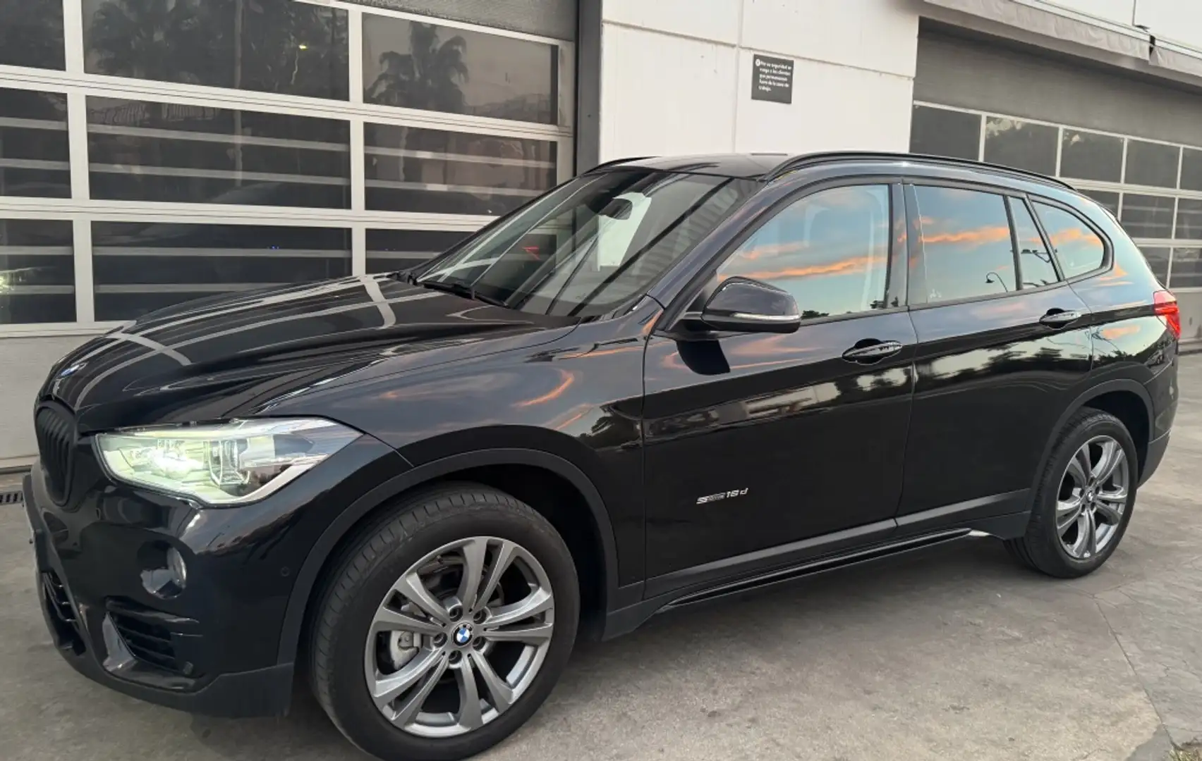 BMW X1 sDrive 16d Business Negro - 1