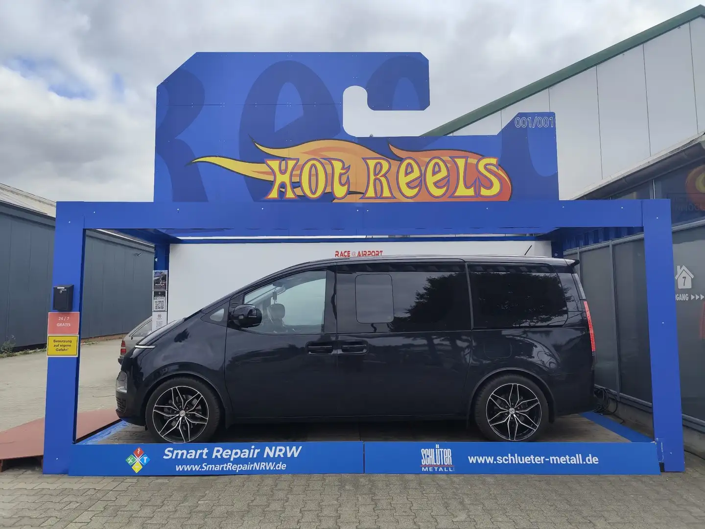 Hyundai STARIA 2.2 CRDi Allrad Prime Schwarz - 1