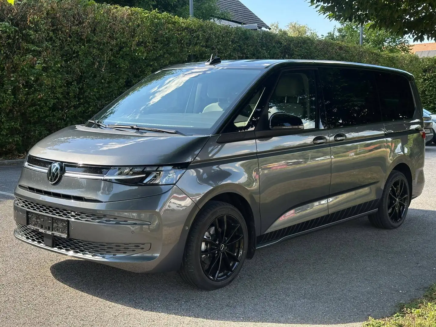 Volkswagen T7 Multivan Multivan 2,0 TDI Life DSG Grau - 1