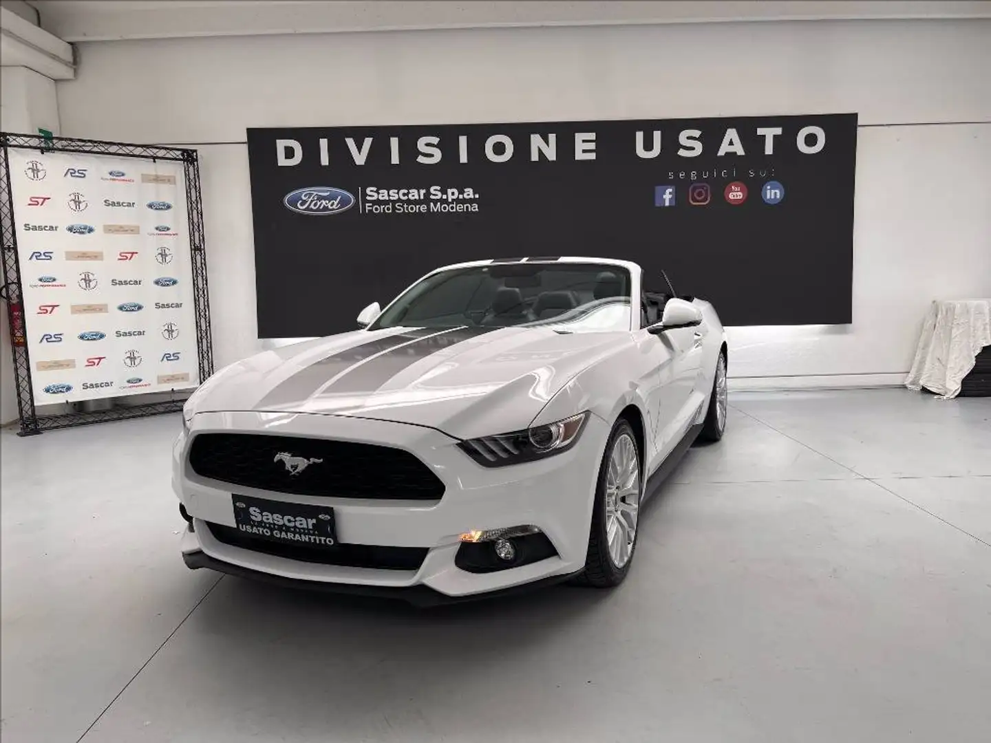 Ford Mustang Convertible 2.3 ecoboost 290cv auto my19 Bianco - 1
