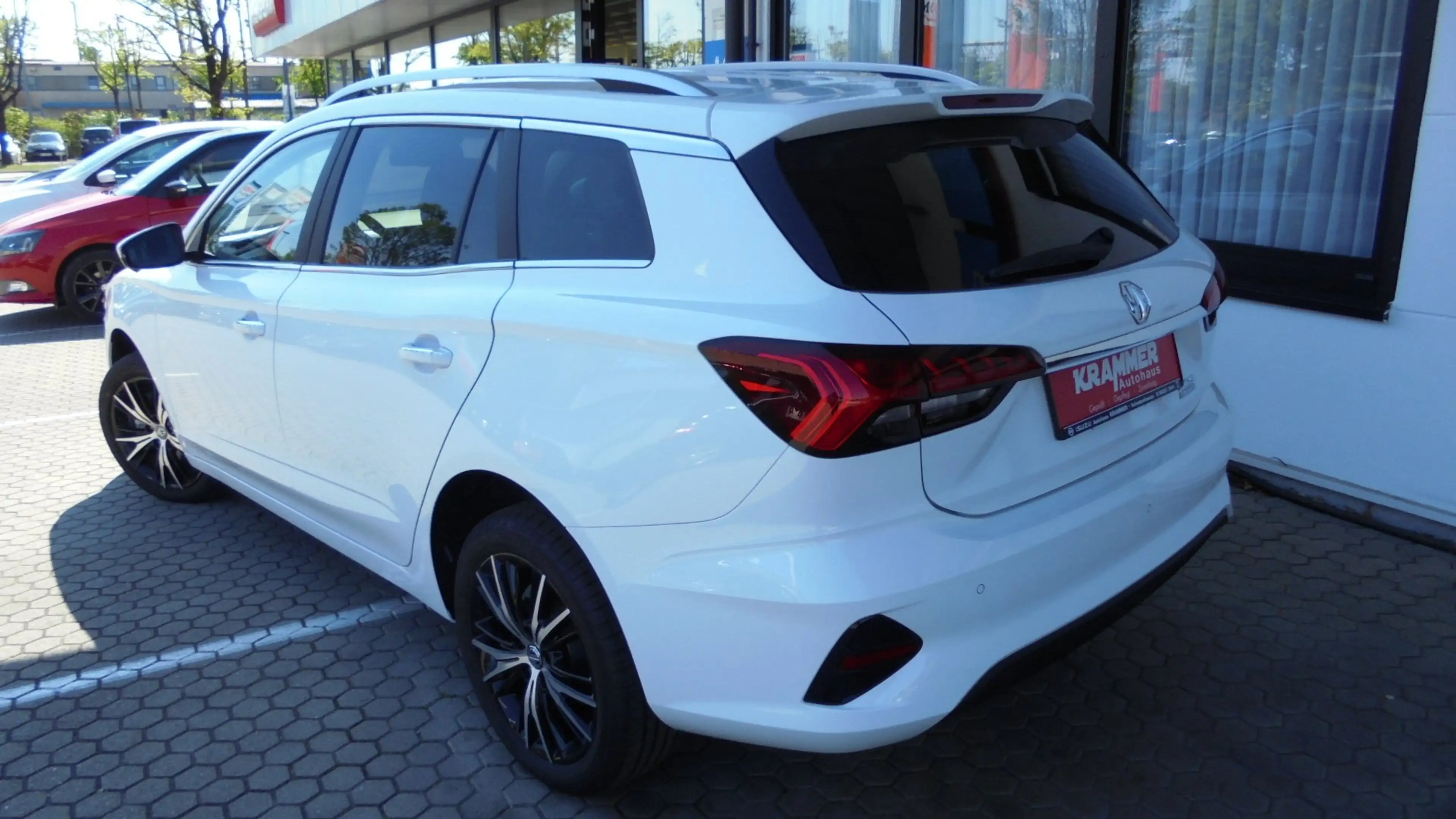 MG MG5 5 Standard Luxury — photo 3