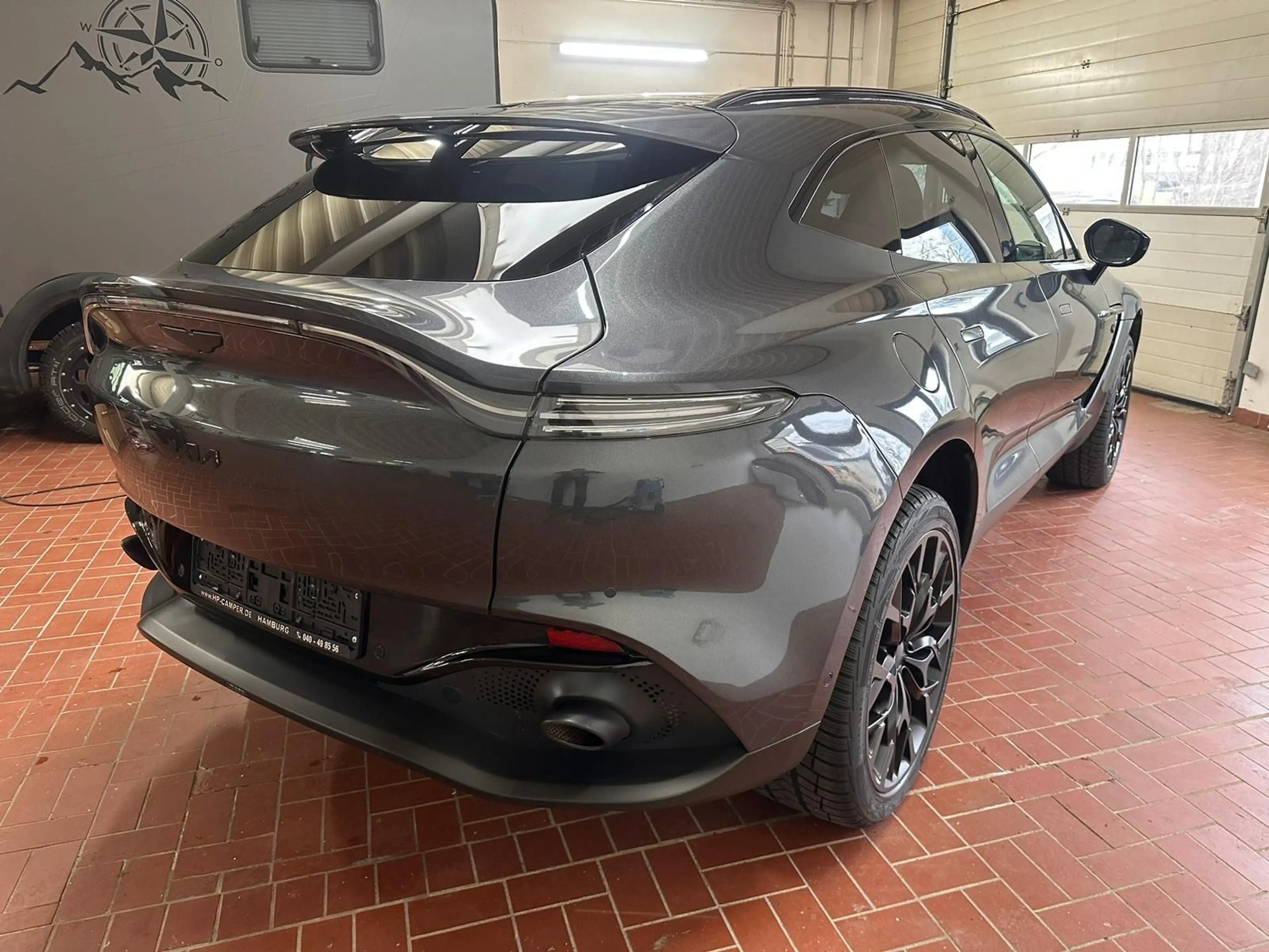Aston Martin DBX 4.0 V8 — photo 3
