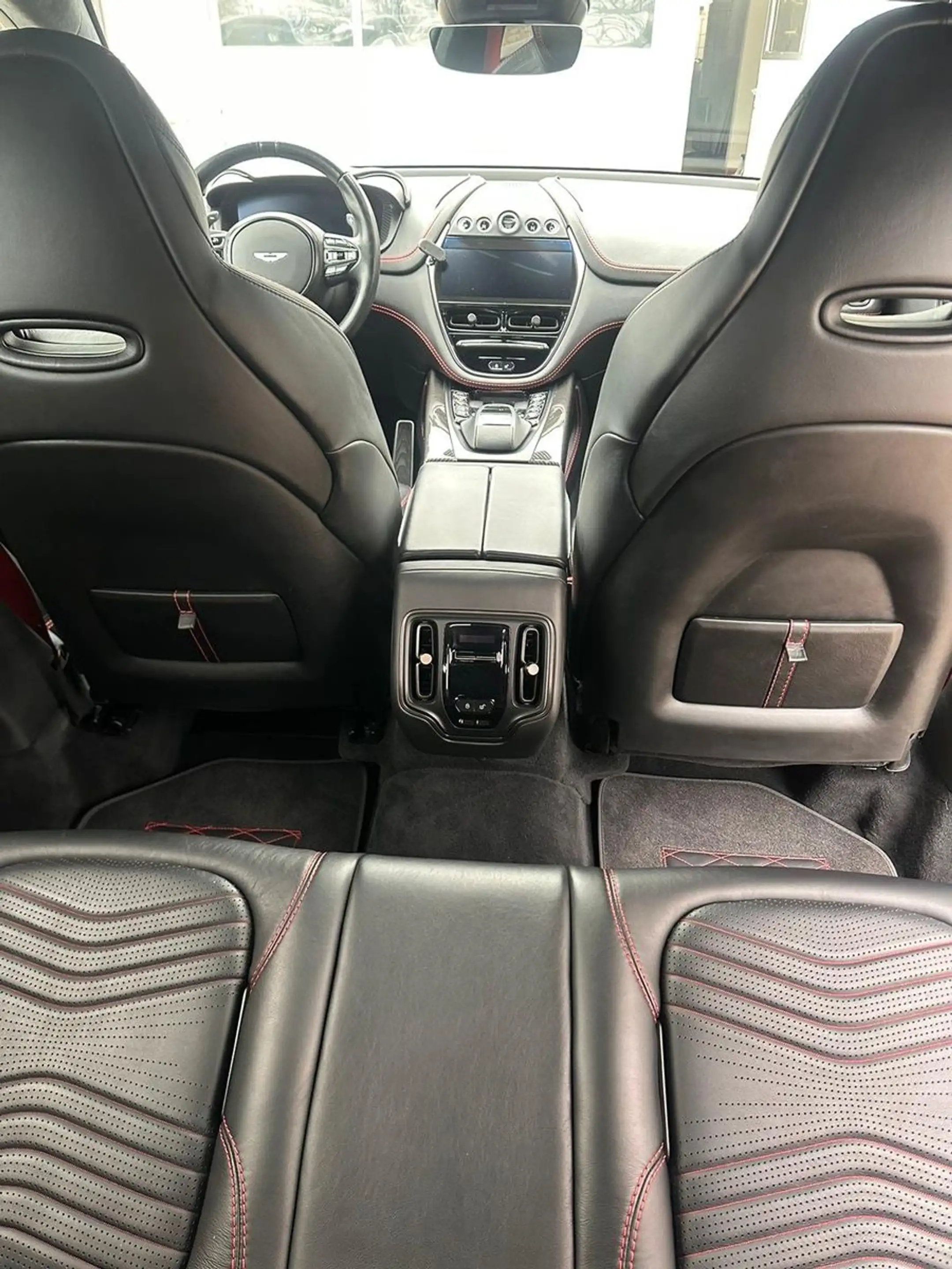 Aston Martin DBX 4.0 V8 — photo 12