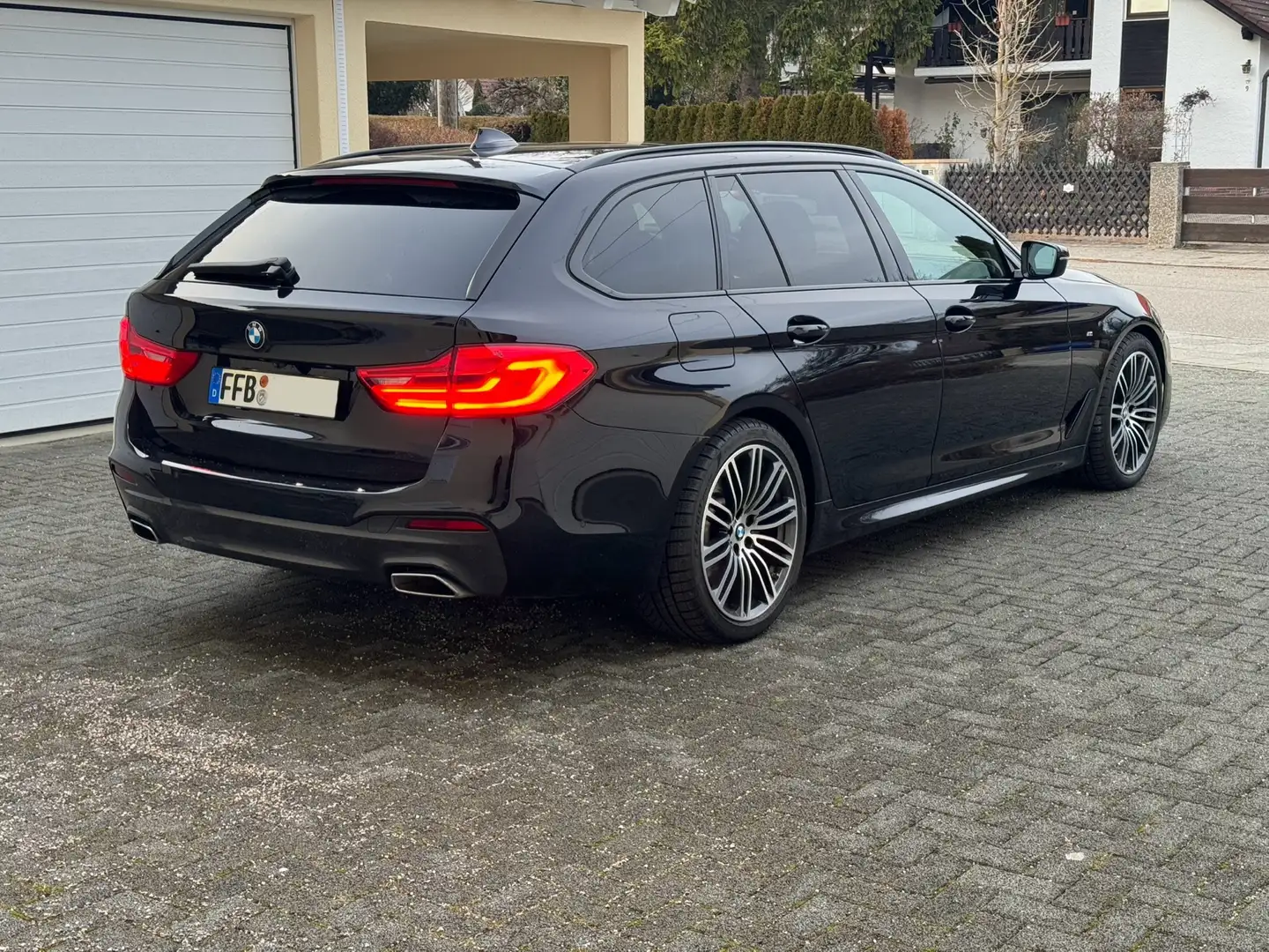 BMW 540 xd, Garantie, M-Sport, StdHz, HUD, Pano Negro - 2
