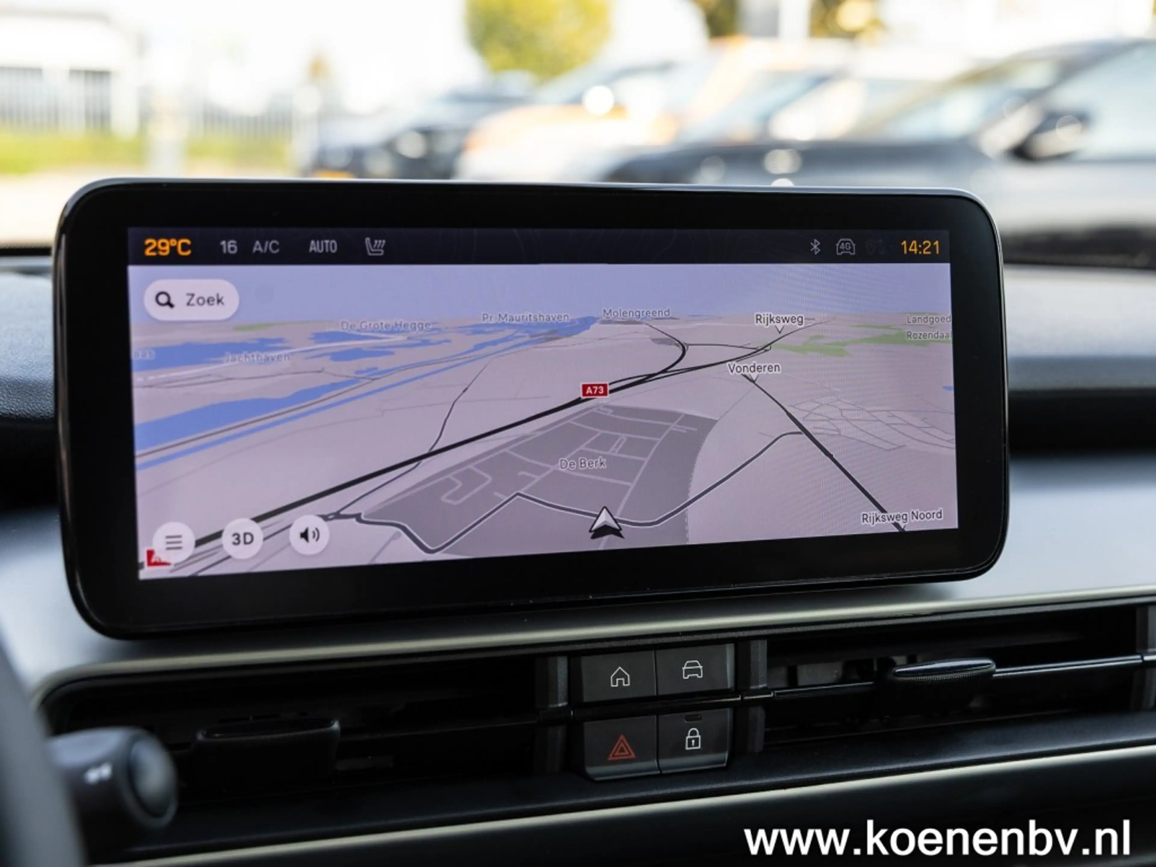 Jeep Avenger 1.2 e-Hybrid Black Edition PANO / TREKHAAK / JBL S — photo 25