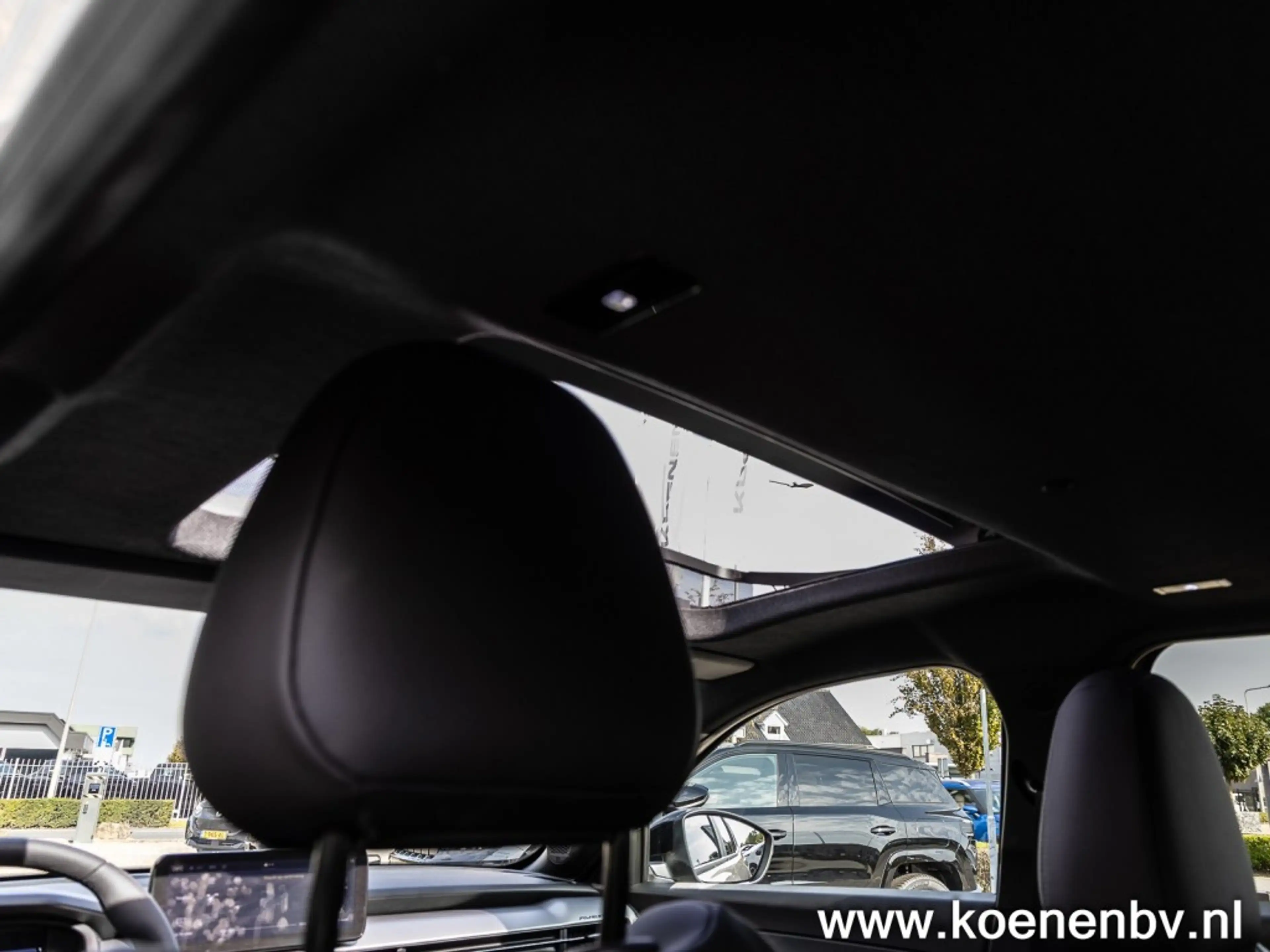 Jeep Avenger 1.2 e-Hybrid Black Edition PANO / TREKHAAK / JBL S — photo 13