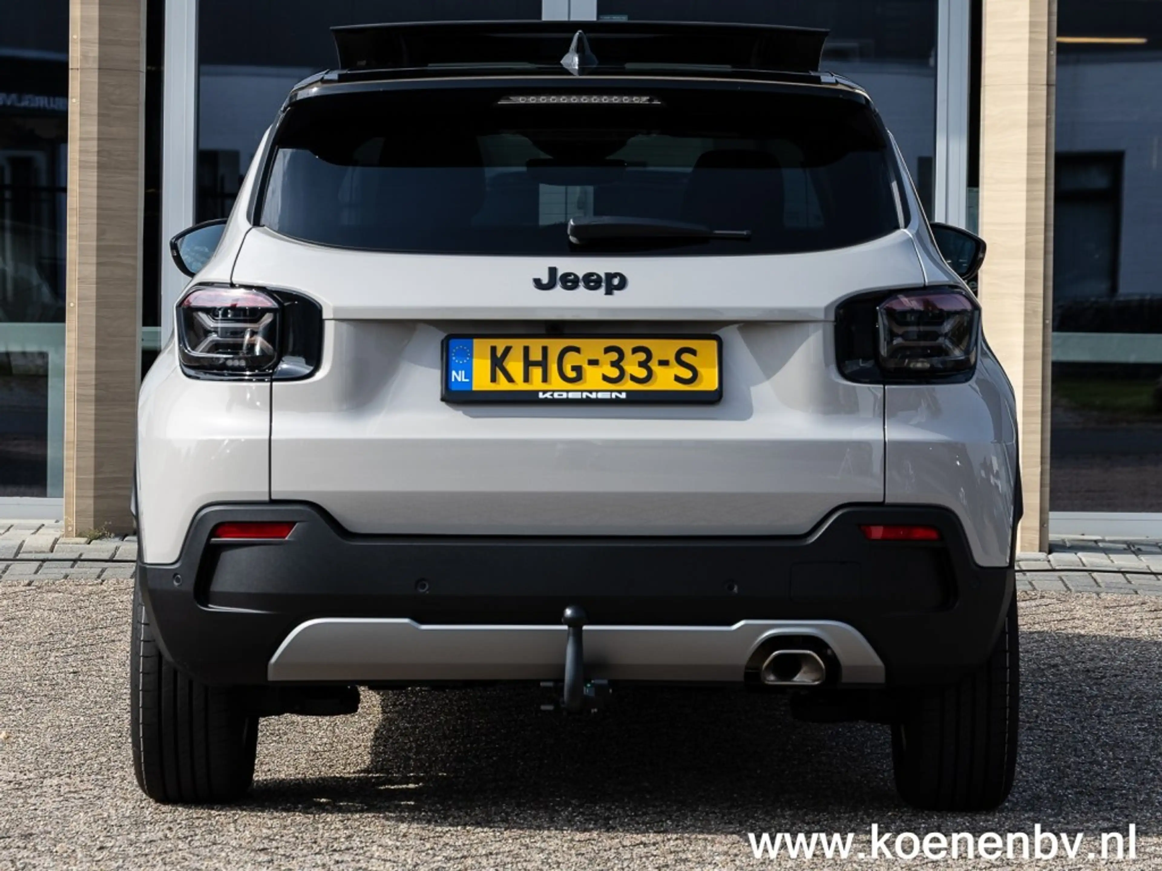 Jeep Avenger 1.2 e-Hybrid Black Edition PANO / TREKHAAK / JBL S — photo 9