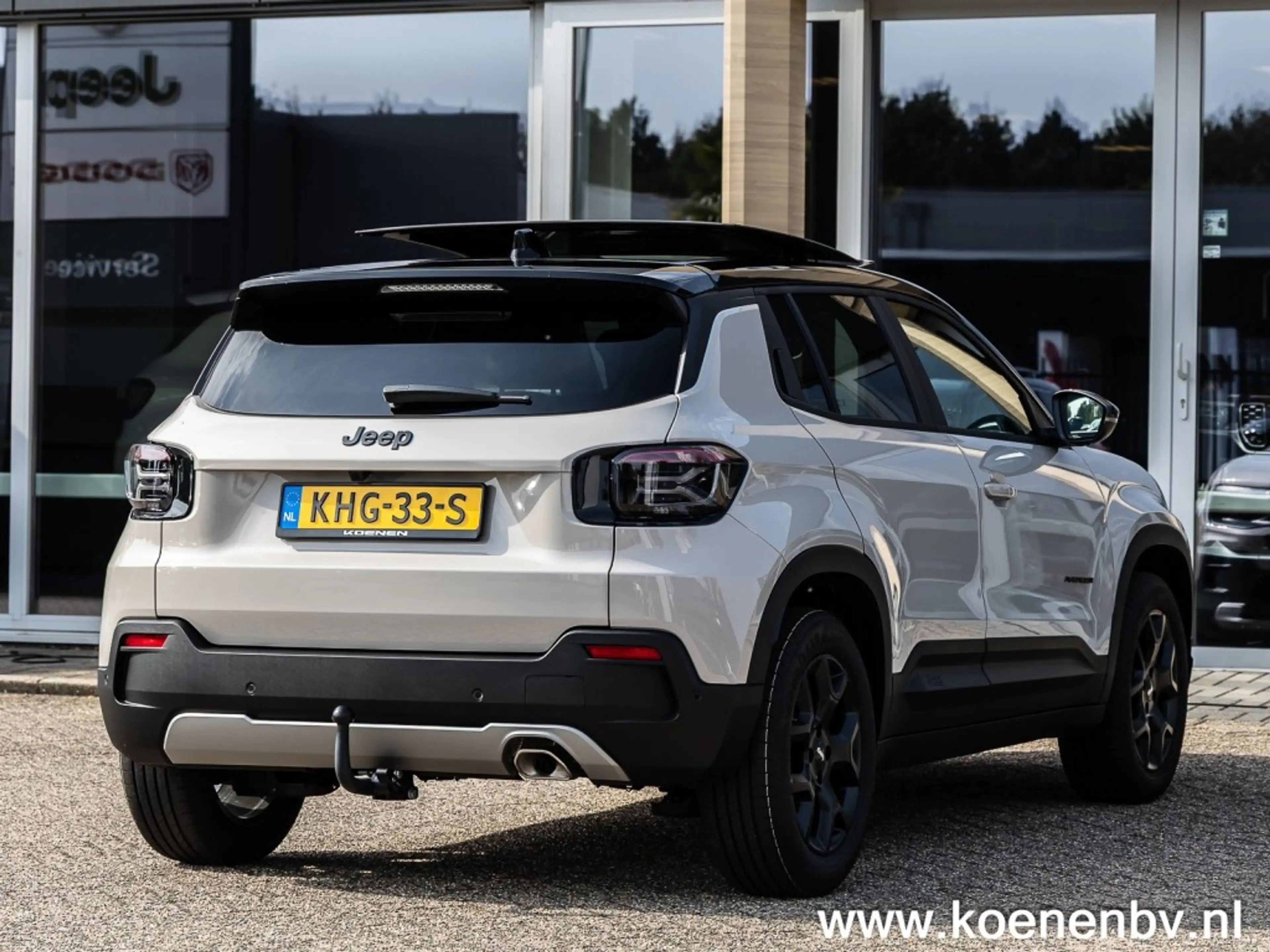 Jeep Avenger 1.2 e-Hybrid Black Edition PANO / TREKHAAK / JBL S — photo 8