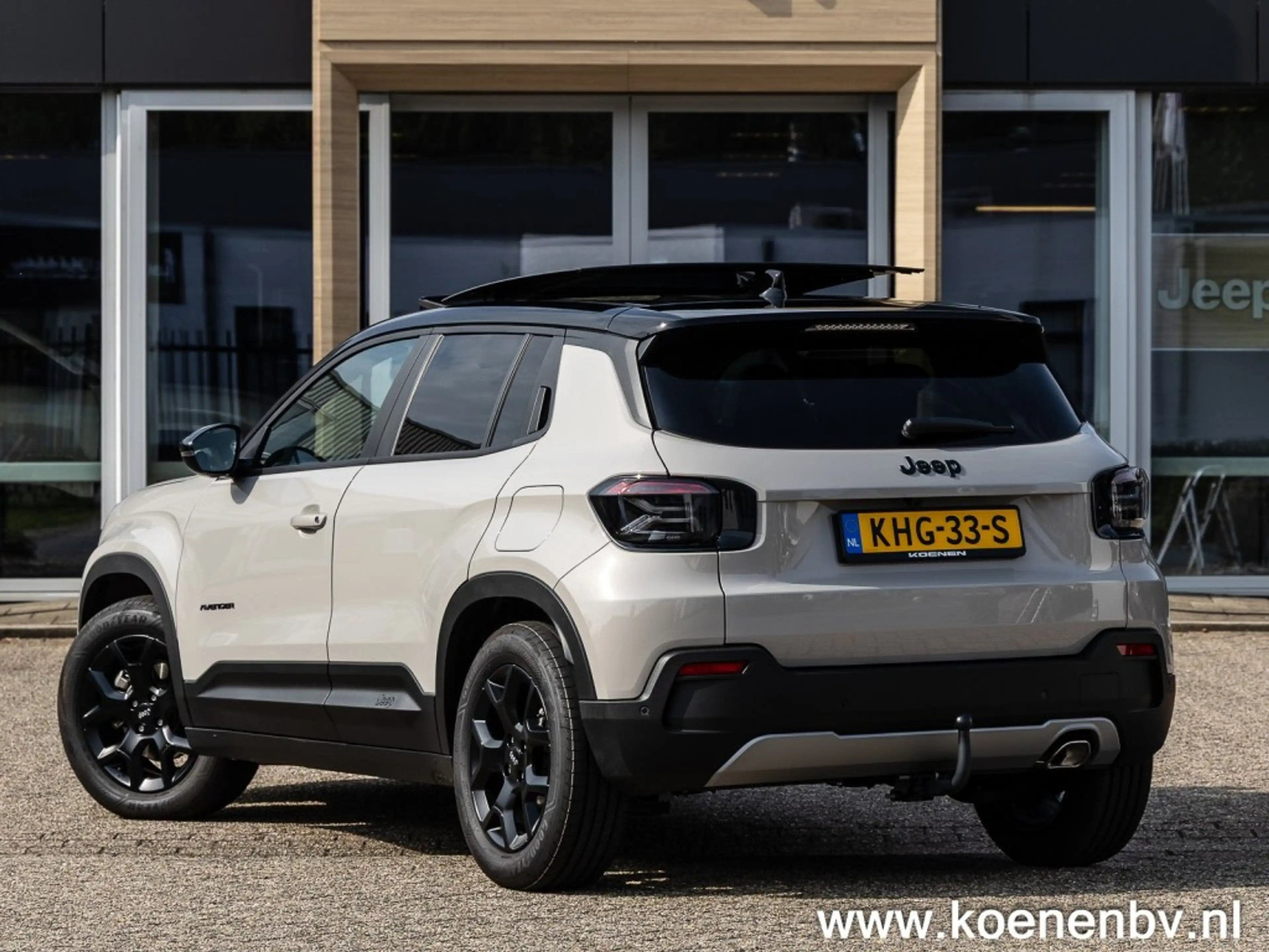 Jeep Avenger 1.2 e-Hybrid Black Edition PANO / TREKHAAK / JBL S — photo 2