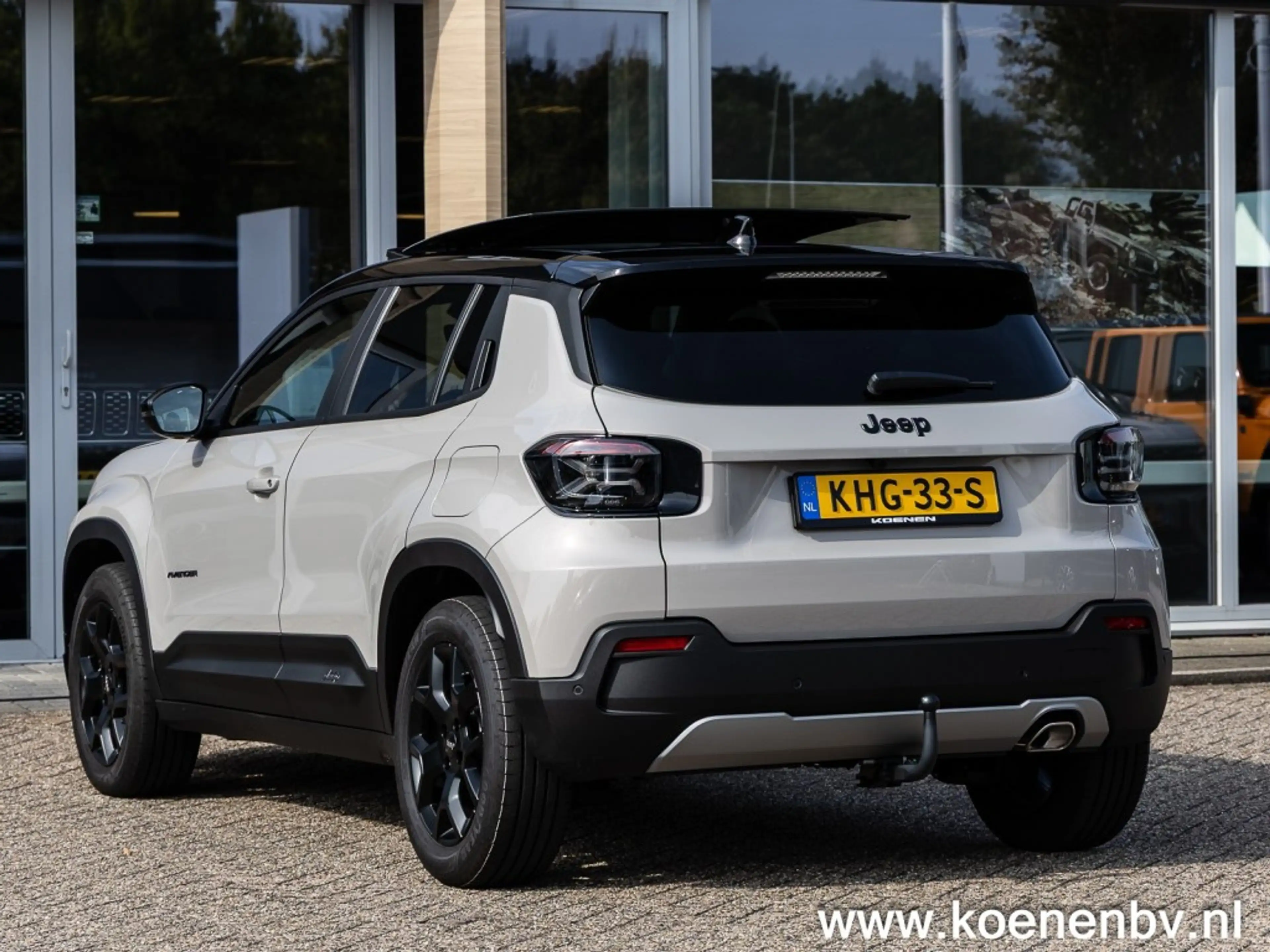 Jeep Avenger 1.2 e-Hybrid Black Edition PANO / TREKHAAK / JBL S — photo 10