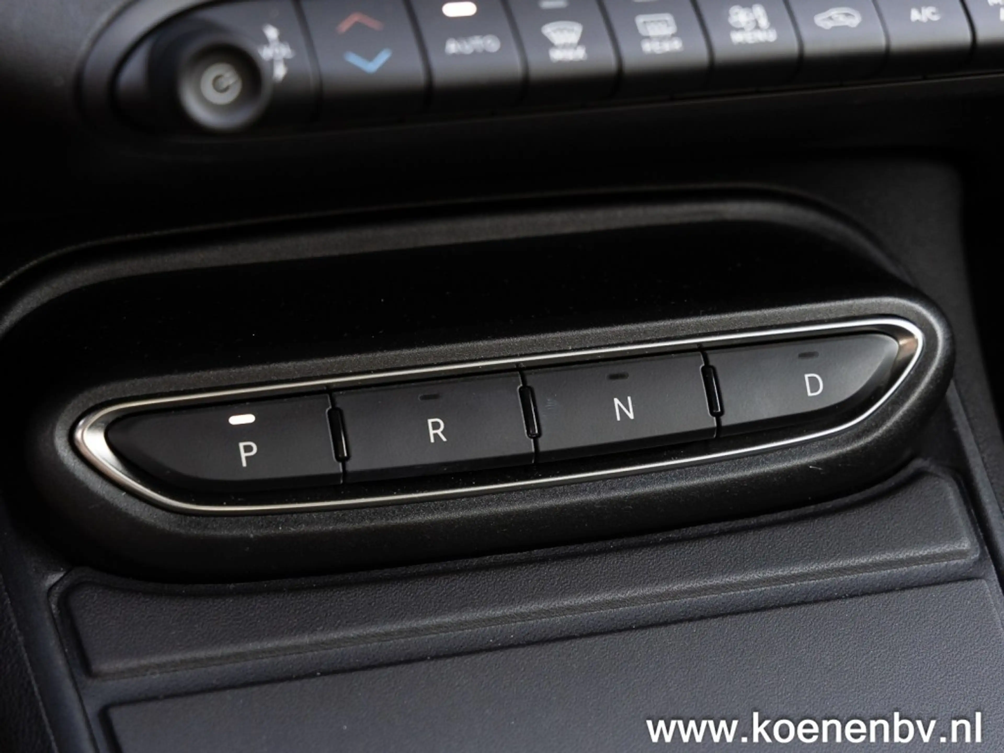 Jeep Avenger 1.2 e-Hybrid Black Edition PANO / TREKHAAK / JBL S — photo 28
