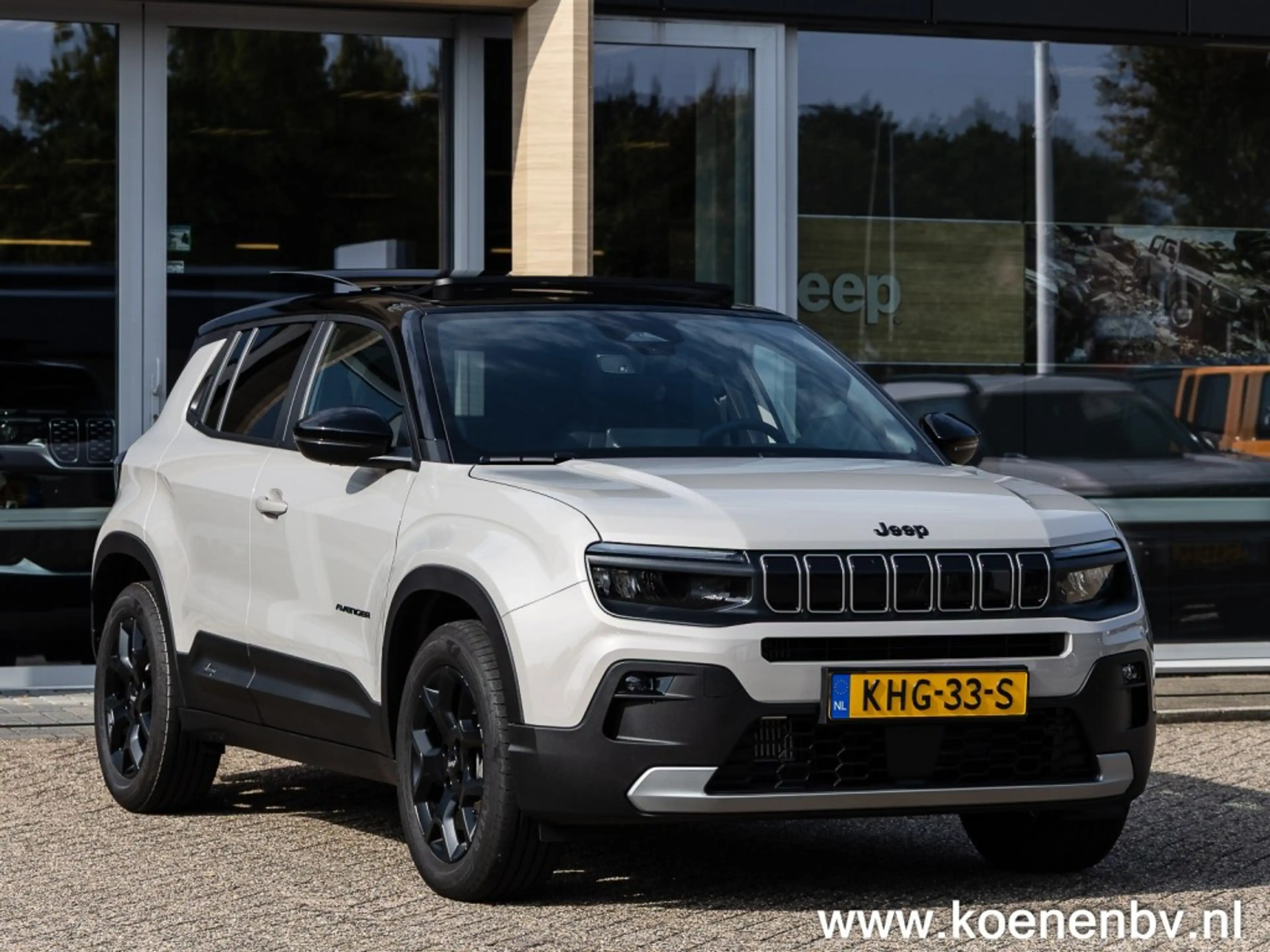 Jeep Avenger 1.2 e-Hybrid Black Edition PANO / TREKHAAK / JBL S — photo 4
