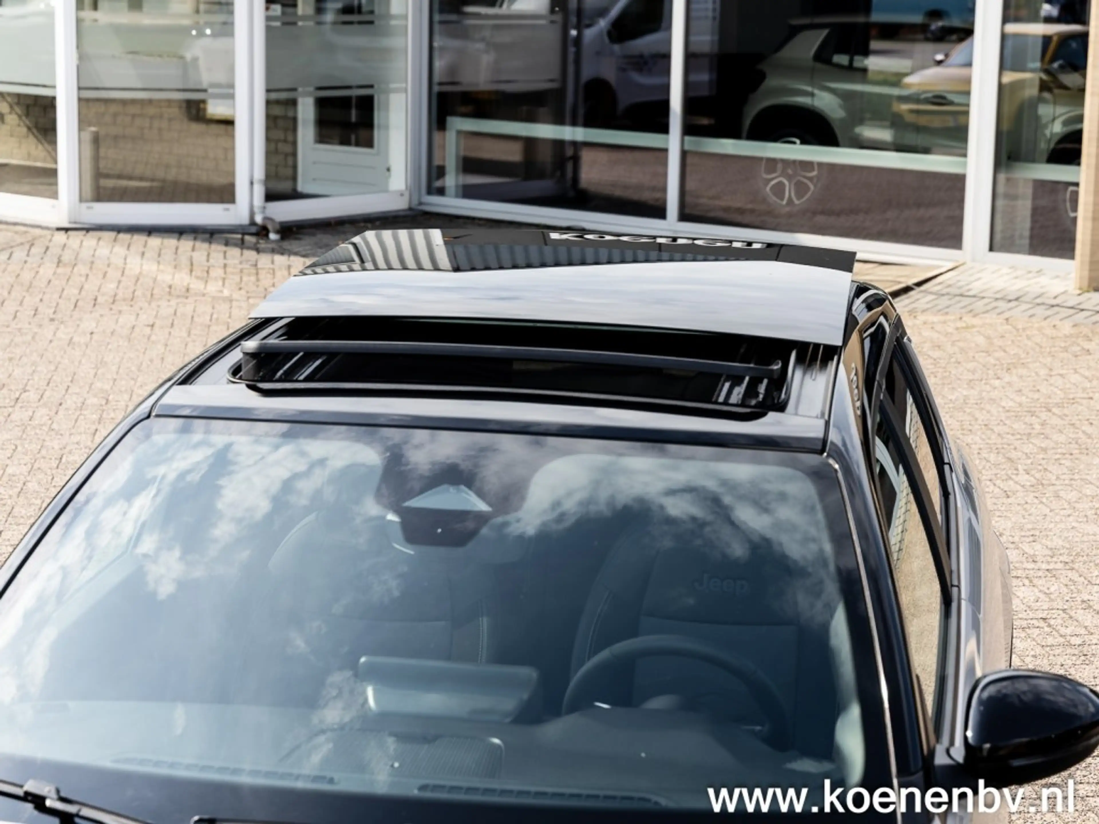 Jeep Avenger 1.2 e-Hybrid Black Edition PANO / TREKHAAK / JBL S — photo 11