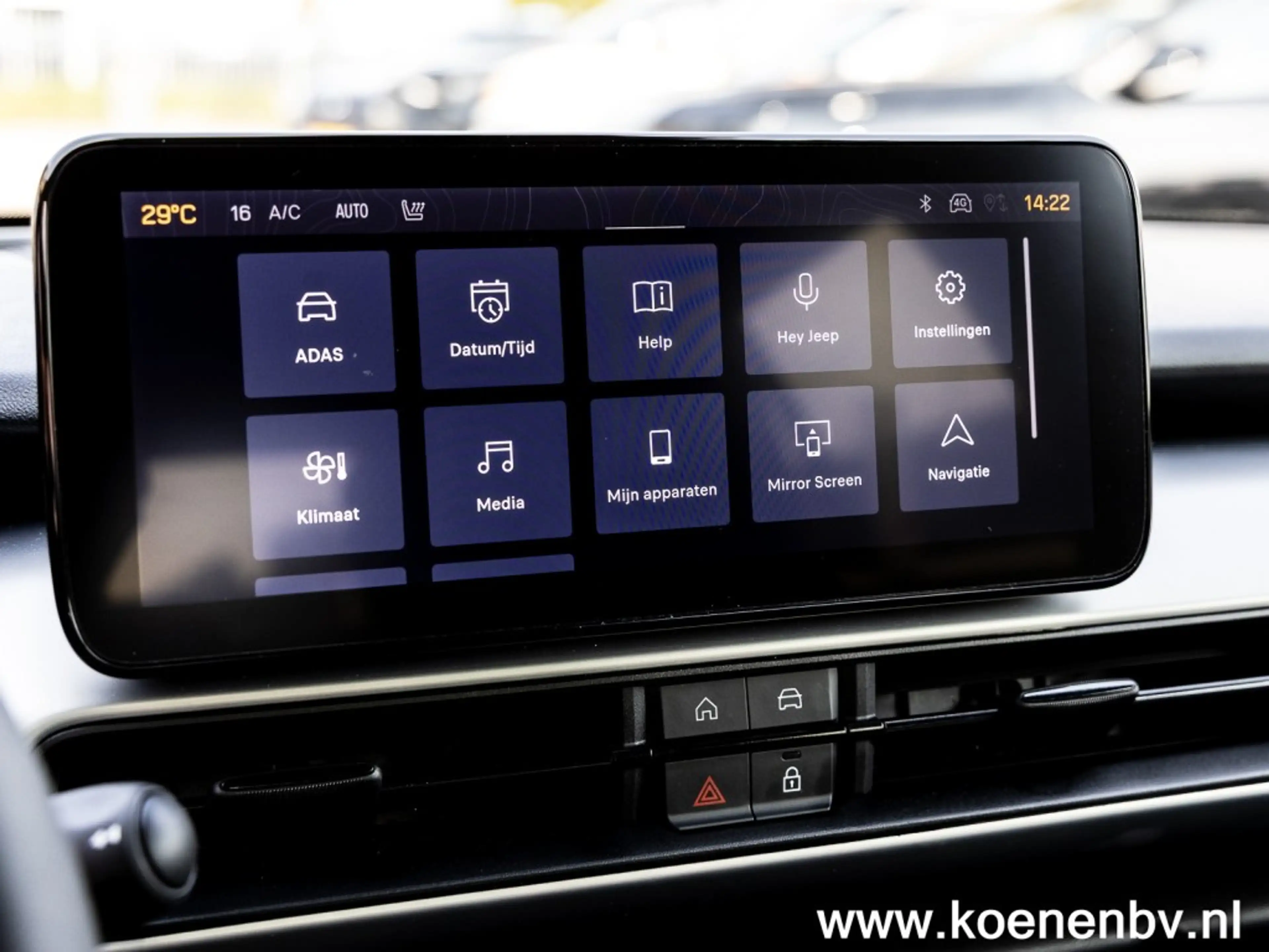 Jeep Avenger 1.2 e-Hybrid Black Edition PANO / TREKHAAK / JBL S — photo 27