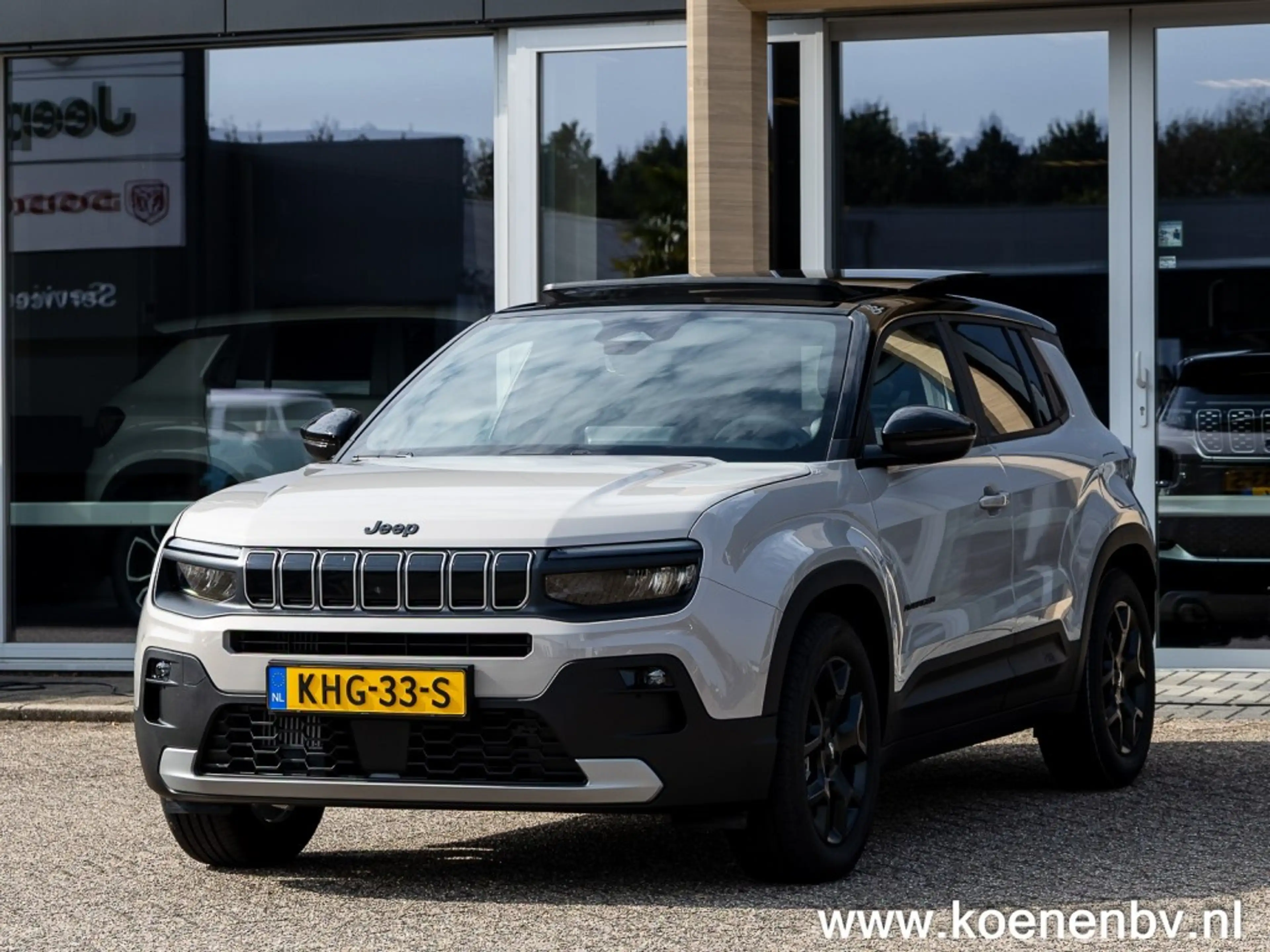 Jeep Avenger 1.2 e-Hybrid Black Edition PANO / TREKHAAK / JBL S — photo 3