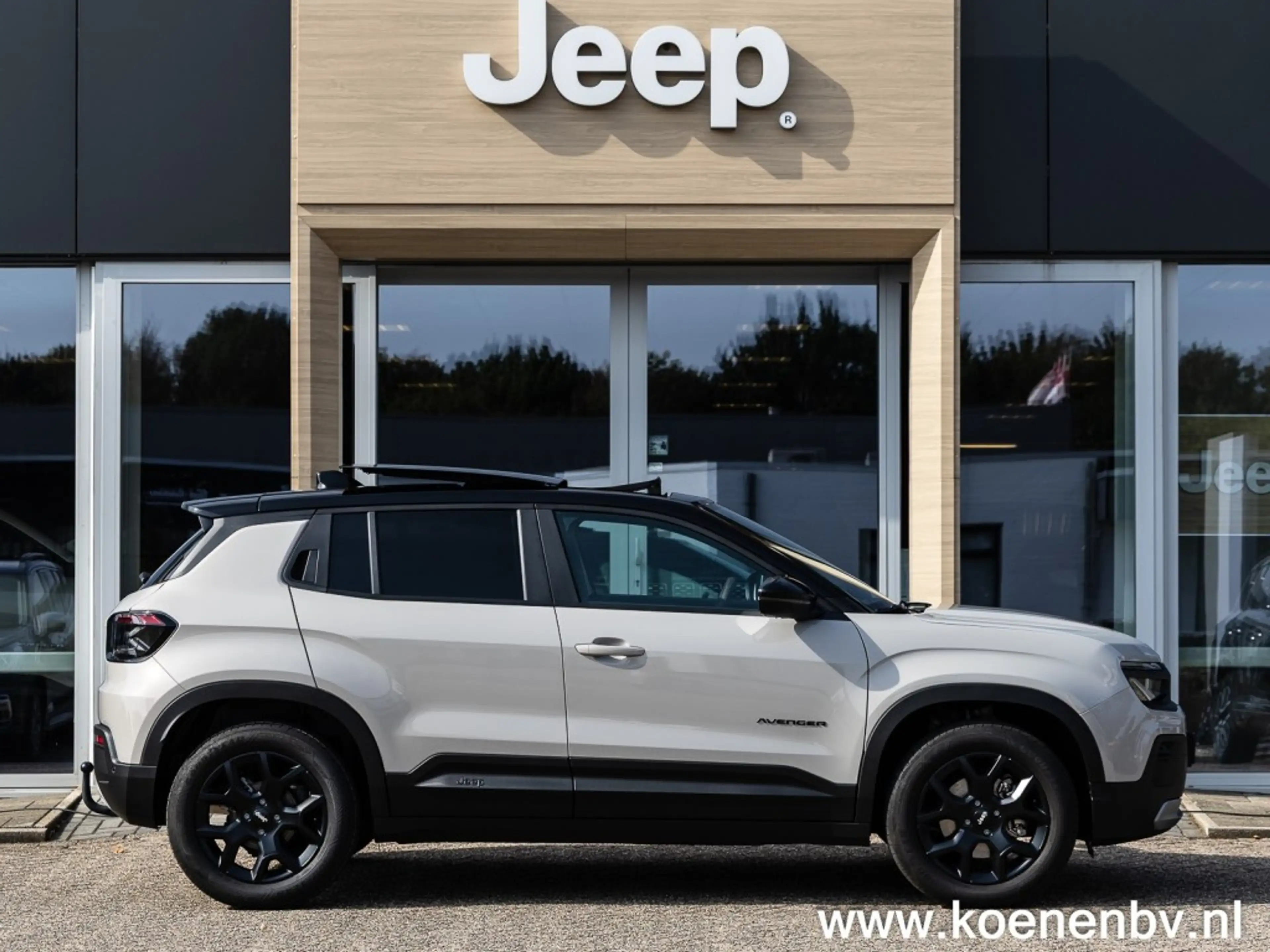 Jeep Avenger 1.2 e-Hybrid Black Edition PANO / TREKHAAK / JBL S — photo 7