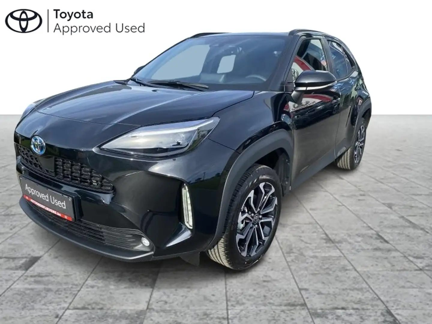 Toyota Yaris Cross Dynamic plus 1.5 Hybrid Zwart - 1